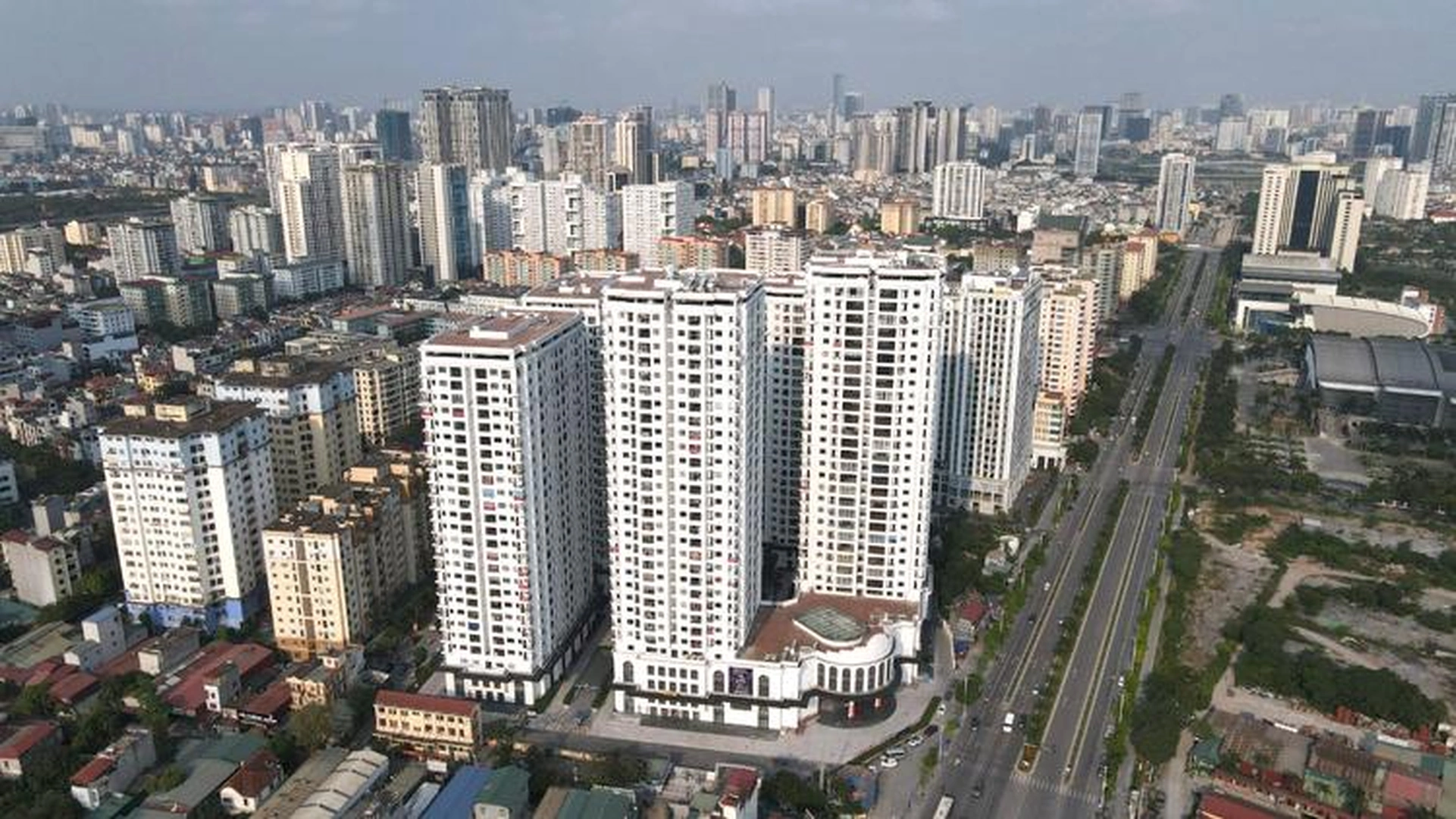 Bất động sản phía Tây Hà Nội "nóng" hơn bao giờ hết: Chung cư giáp vùng ven "đụng nóc" 100 triệu đồng/m2