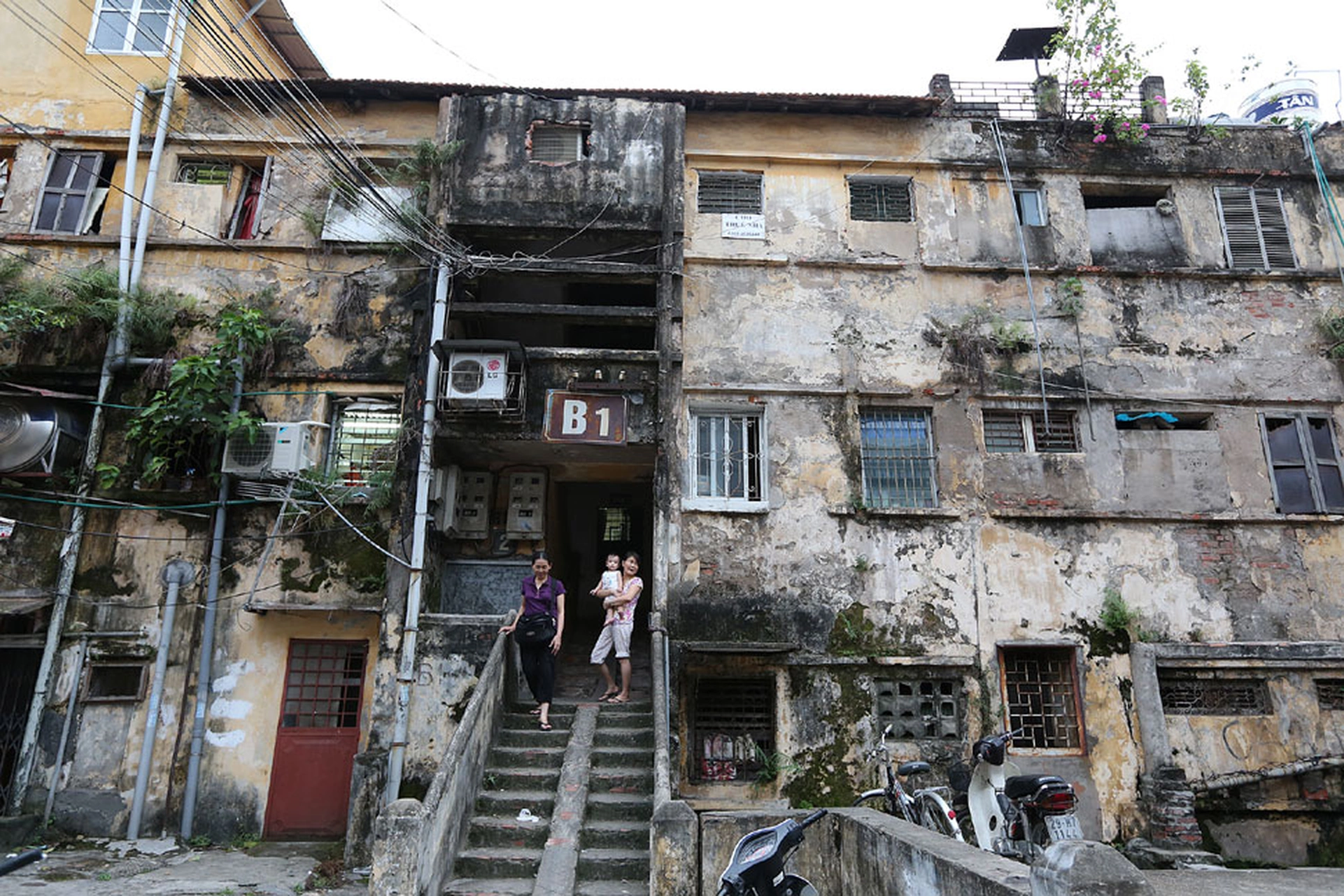 Hà Nội quyết tâm giải bài toán "chung cư cũ"