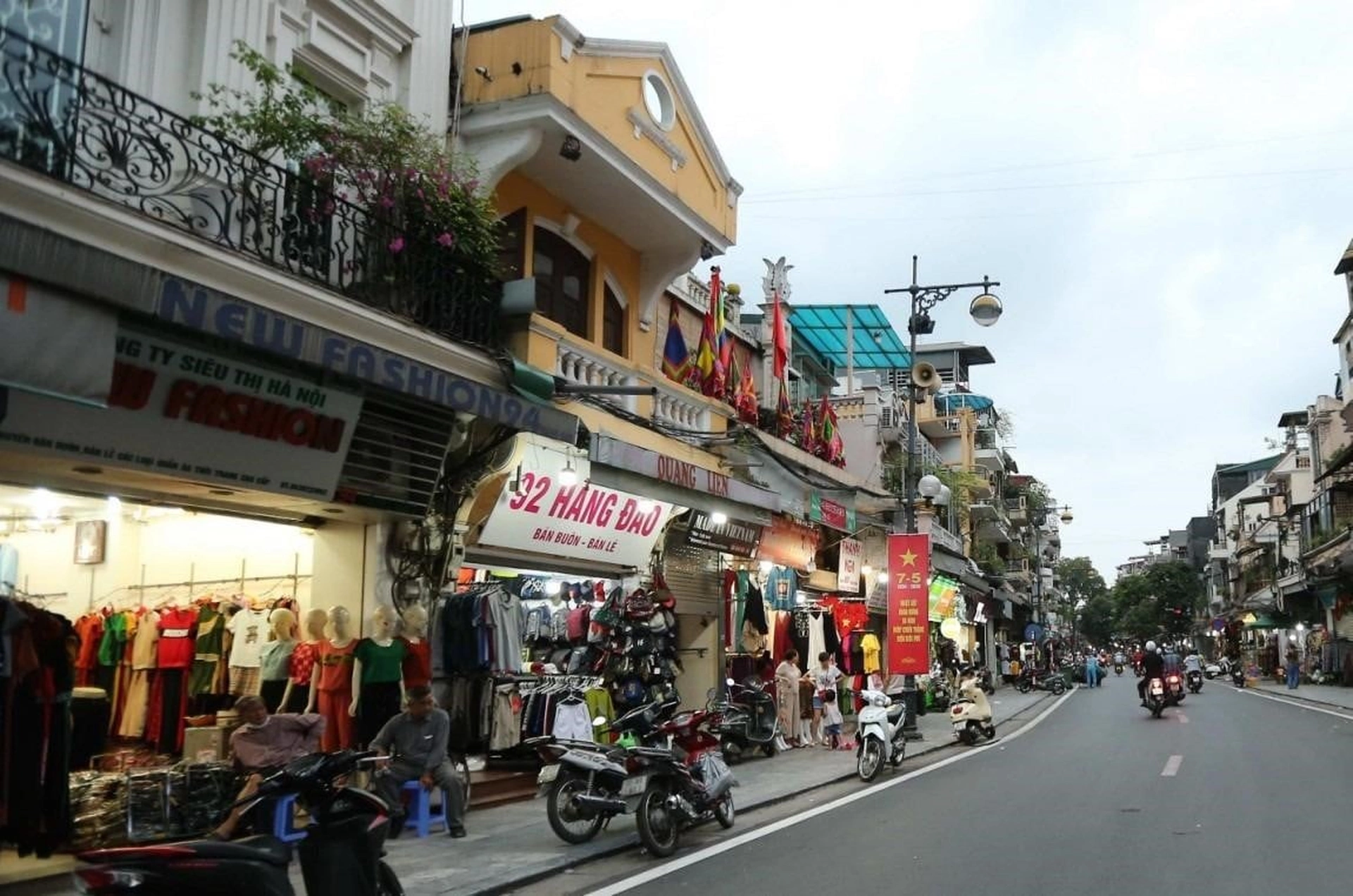 Thị trường cho thuê mặt bằng Hà Nội: "Đìu hiu" nhưng giá vẫn "chát"