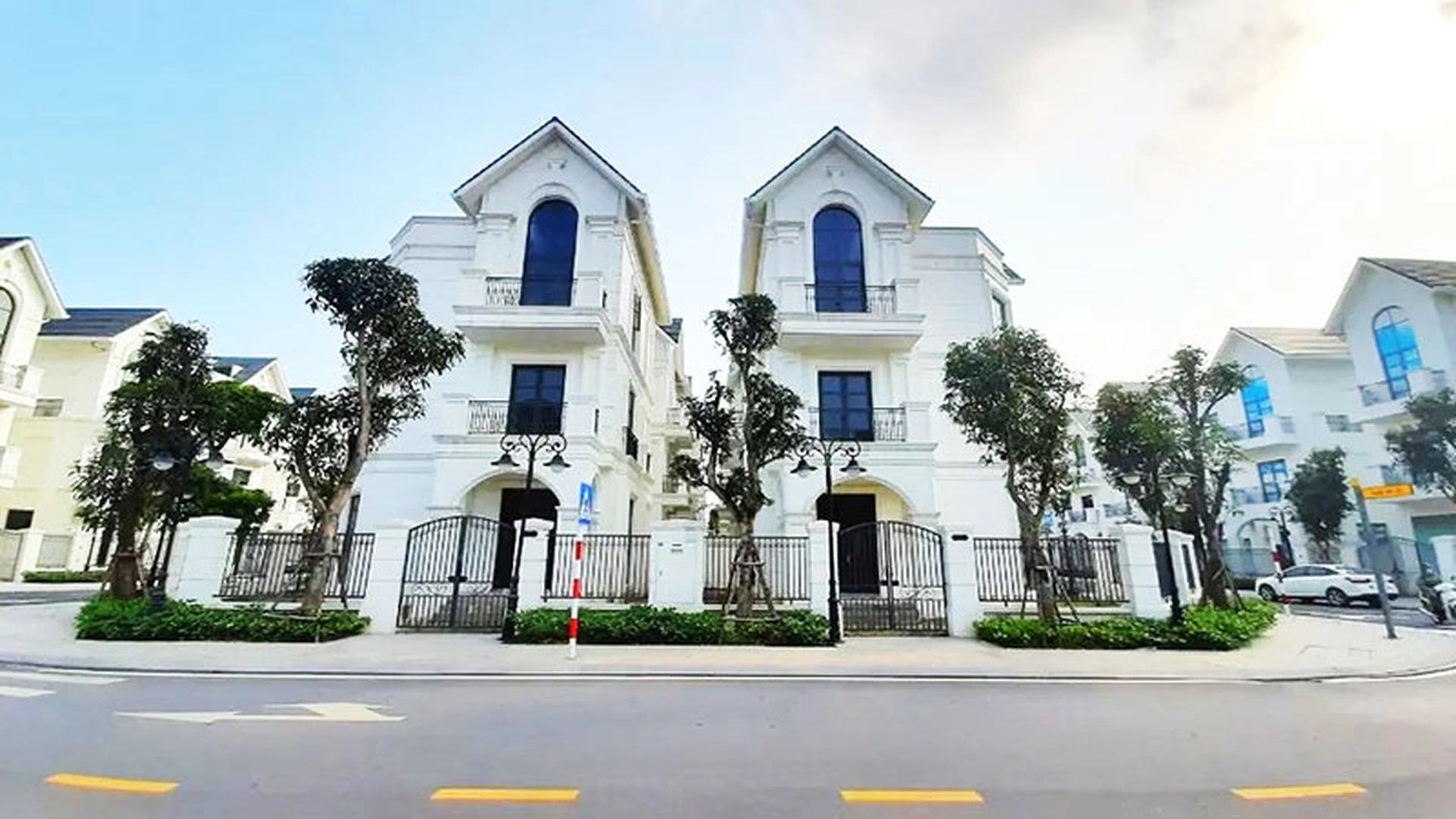 Bán căn biệt thự hướng Tây Nam phân khu San Hô Vinhomes Ocean Park ở đâu giá hợp lý?
