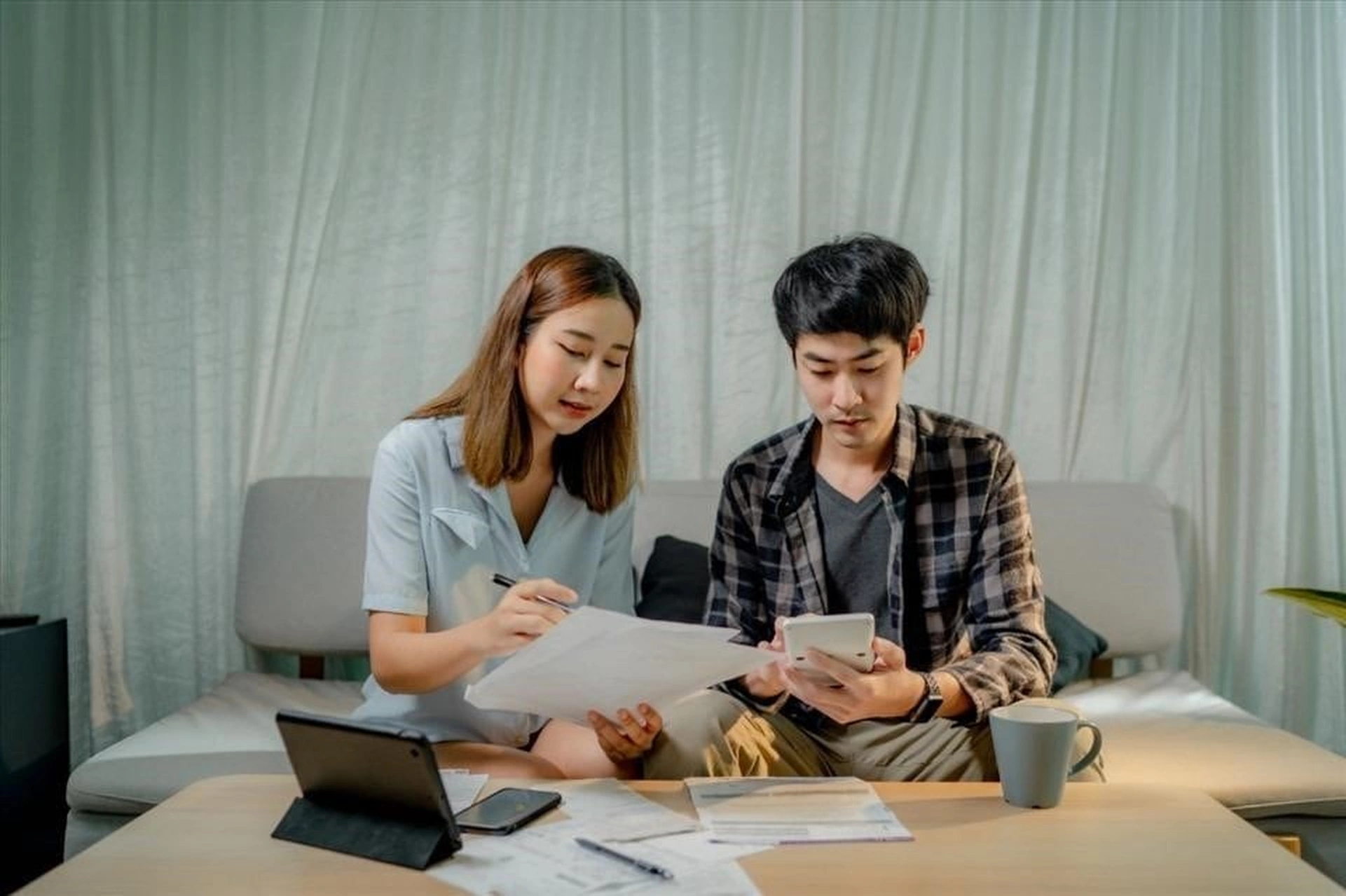 Sổ đỏ vợ đứng tên, chồng có quyền gì khi chuyển nhượng?