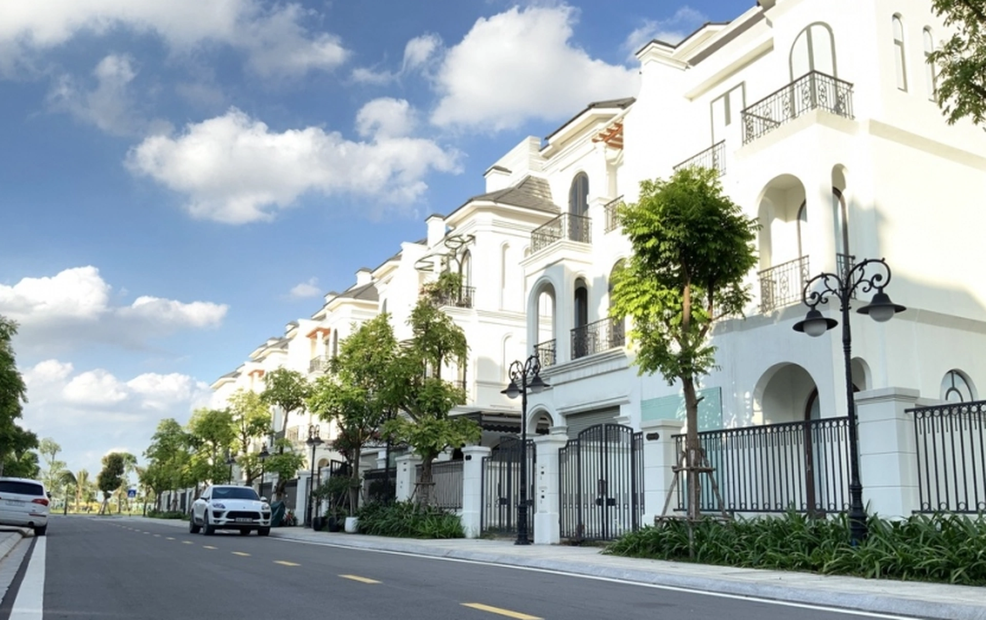 Bán căn biệt thự hướng Tây Bắc phân khu Ngọc Trai Vinhomes Ocean Park ở đâu giá hợp lý?