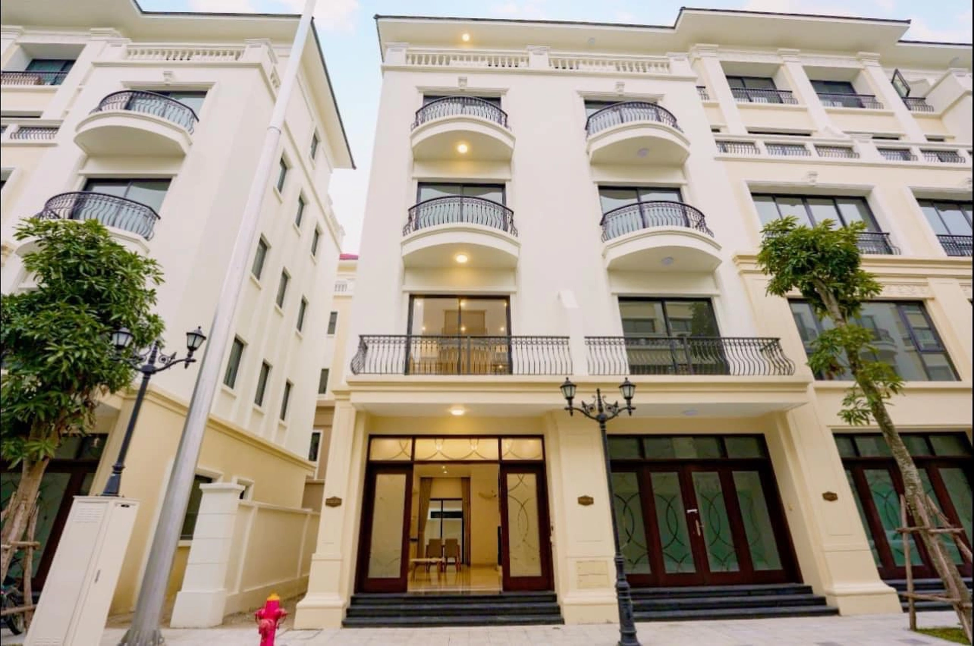 Bán shophouse 100m2 - 120m2 phân khu San Hô Vinhomes Ocean Park ở đâu giá hợp lý?