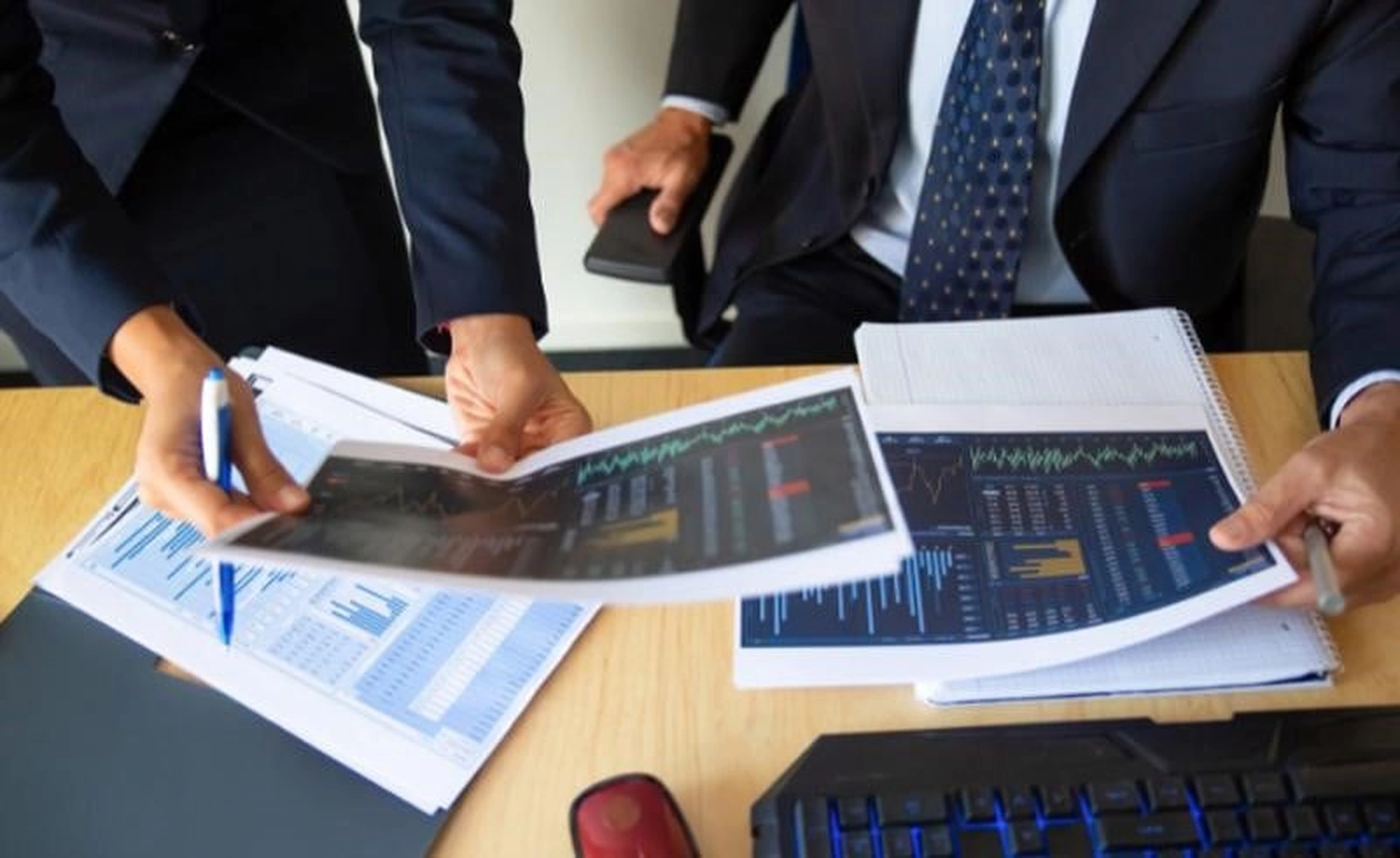 Mùa báo cáo tài chính: Nhà đầu tư nhỏ lẻ nên vui hay nên lo?