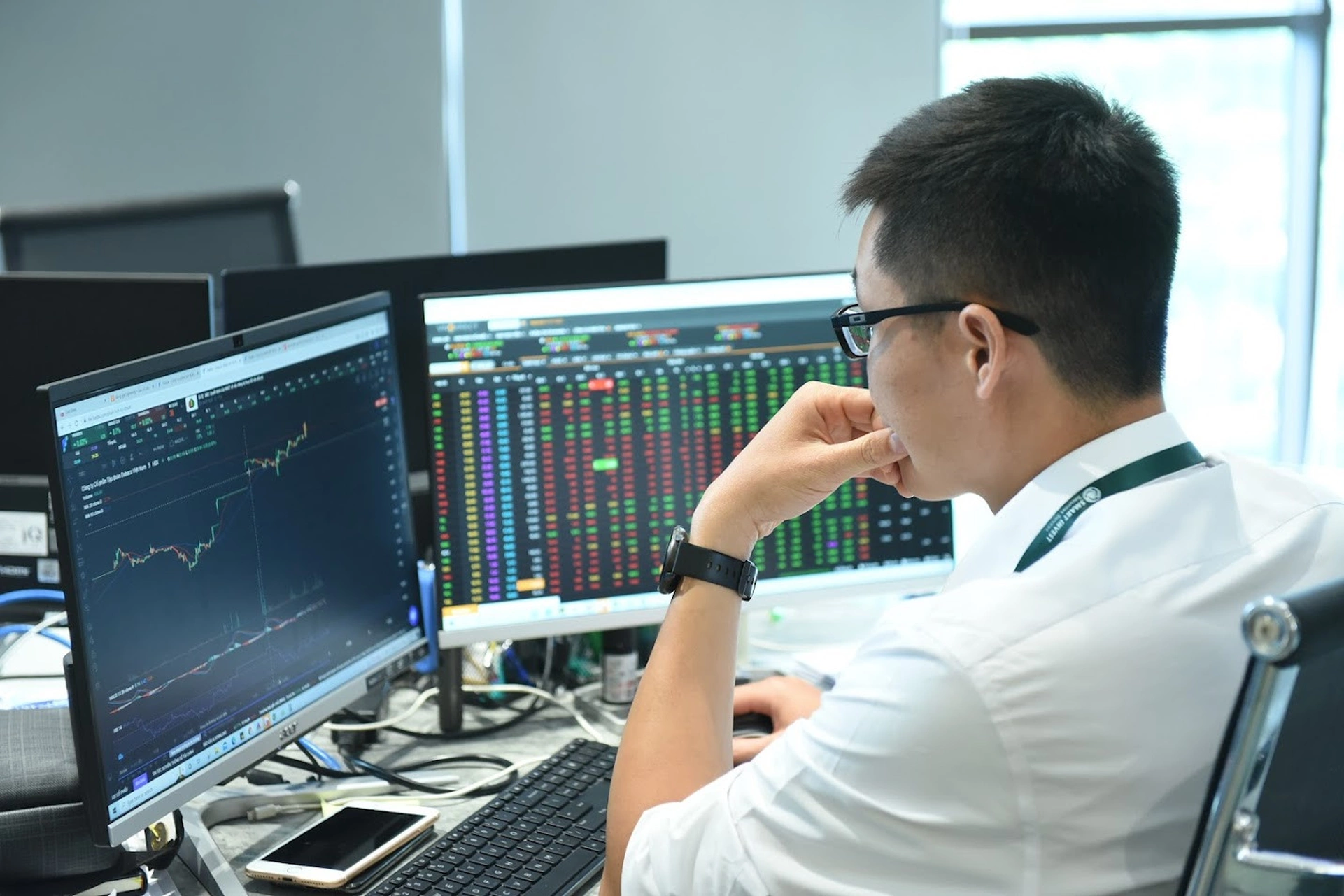 Tiền nhàn rỗi "chuyển hướng": Lời khuyên cho nhà đầu tư