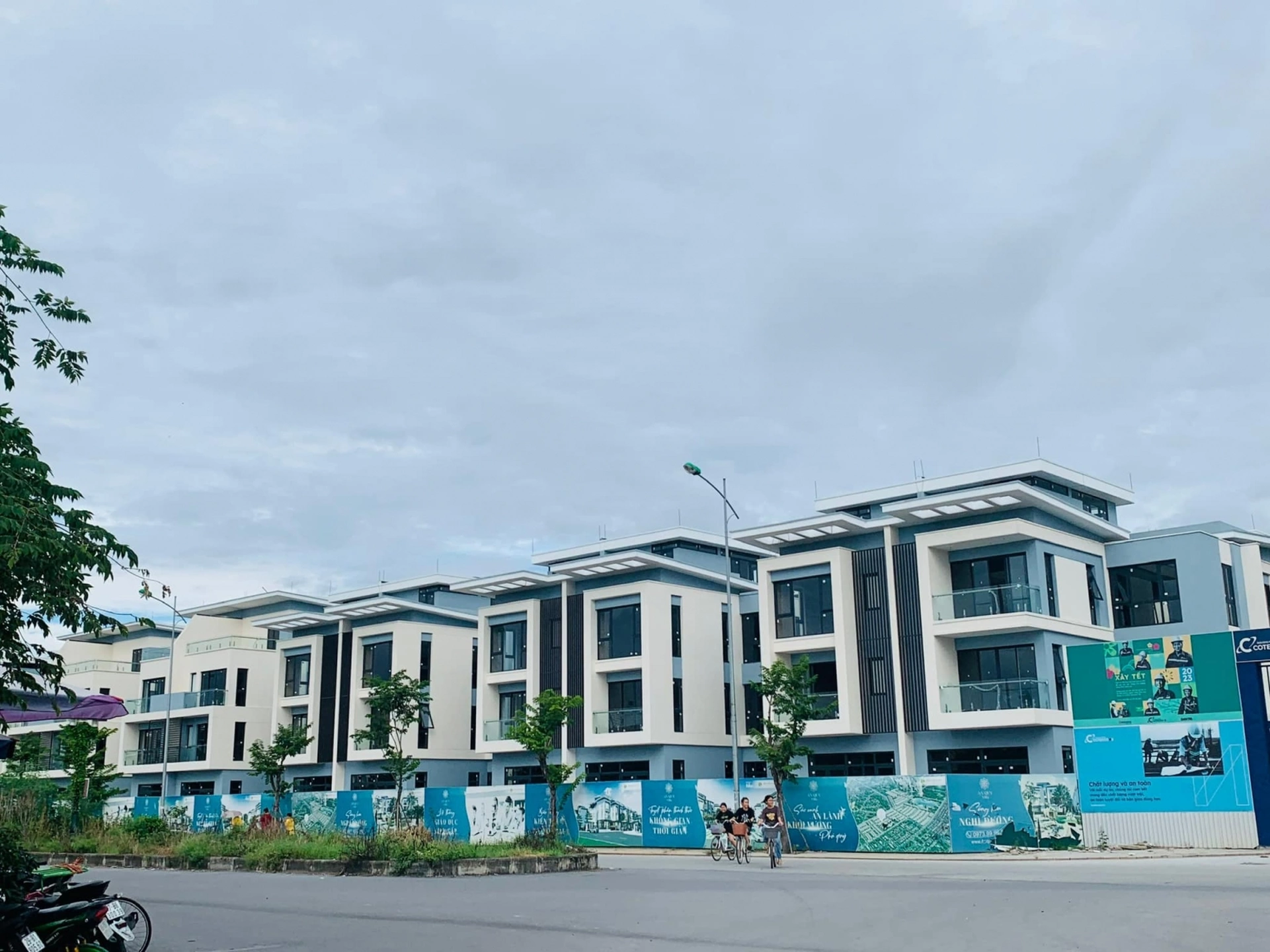 Thị trường nhà đất Tây Hà Nội tăng nhiệt, cảnh báo có "sốt ảo"