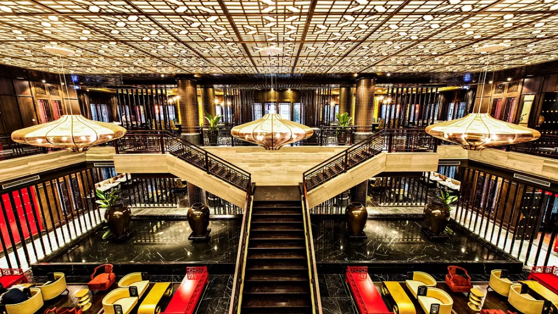 Các nhà hàng sang trọng gần Vinhomes Riverside phù hợp để đại gia đình quây quần tổ chức liên hoan