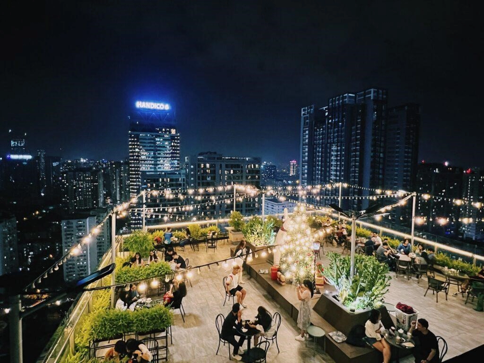 Điểm danh những quán cafe không thể bỏ qua dành cho cư dân Vinhomes Green Bay mỗi khi tụ tập bạn bè