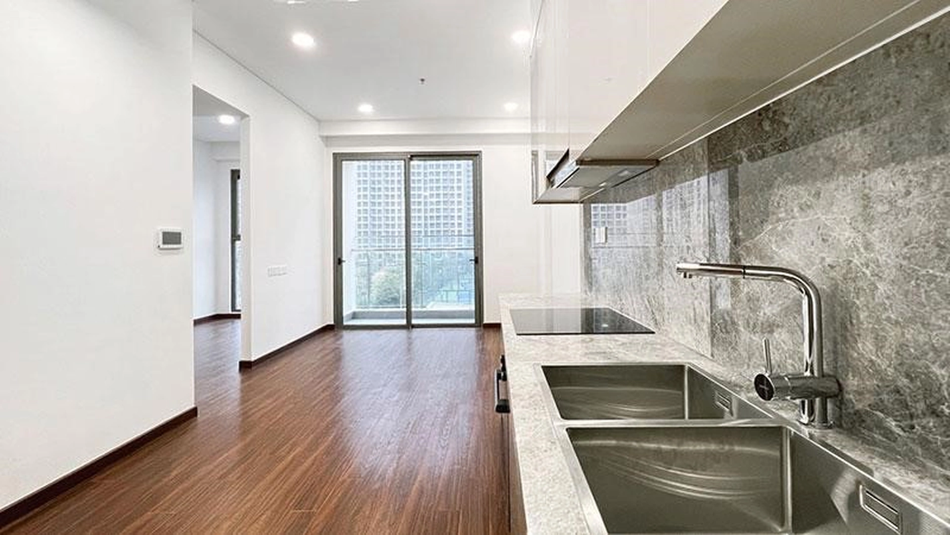  Gia đình 4 người có con nhỏ cần có thu nhập bao nhiêu để thuê căn hộ cao cấp?
