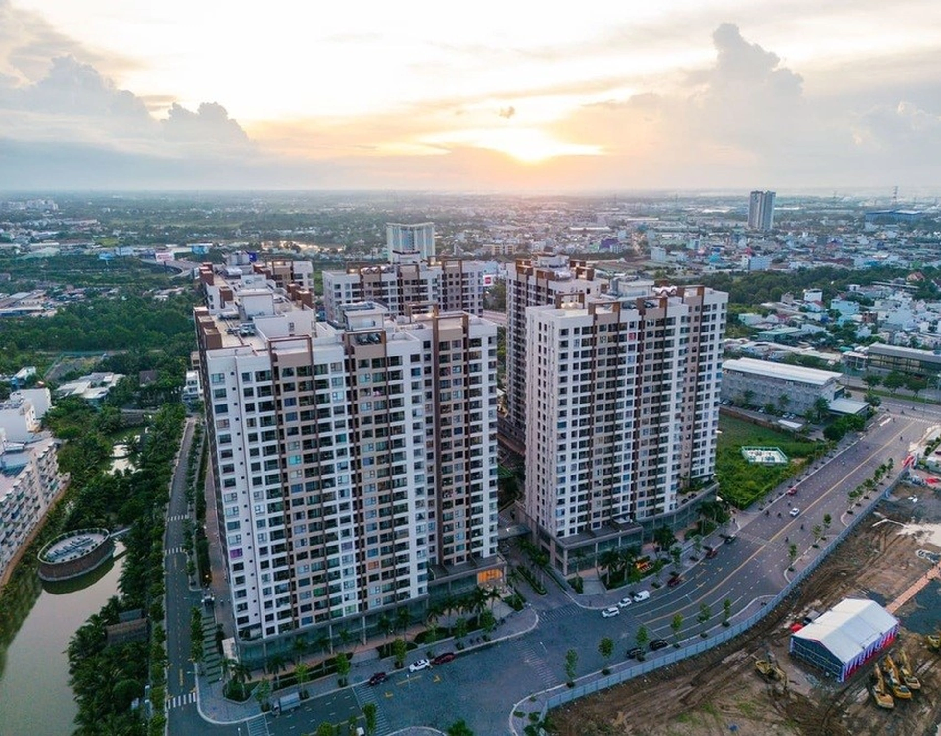 Giá nhà tăng không ngừng, người mua nhà không khỏi "đau đầu" 