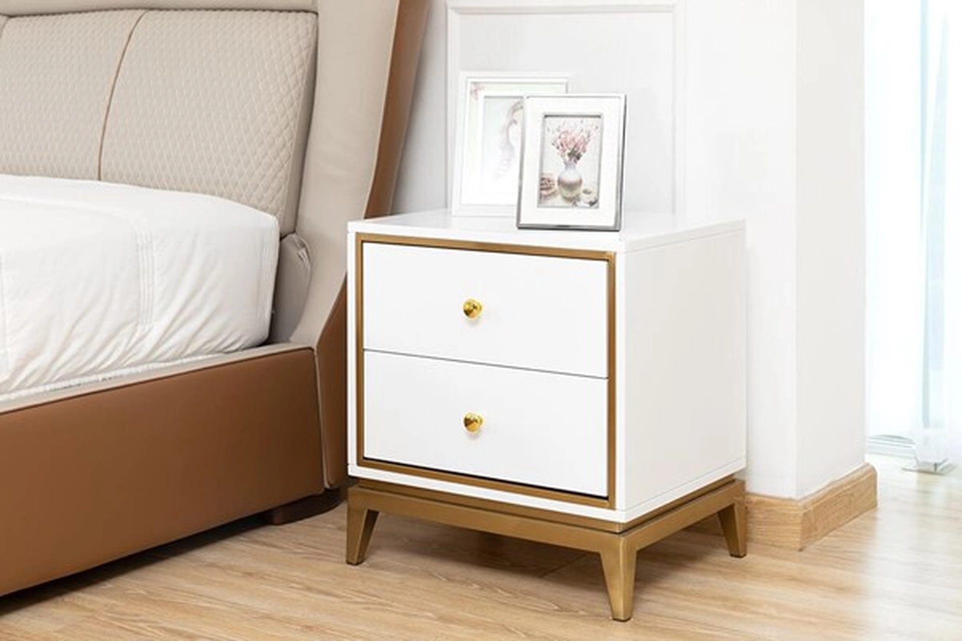 Cách trang trí tủ đầu giường cho phòng ngủ đã đẹp càng thêm đẹp