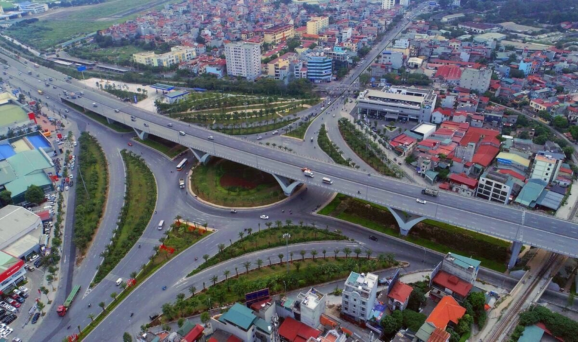 Nhà mặt phố diện tích 100m2 - 120m2 đường Nguyễn Văn Cừ quận Long Biên giá bao nhiêu?
