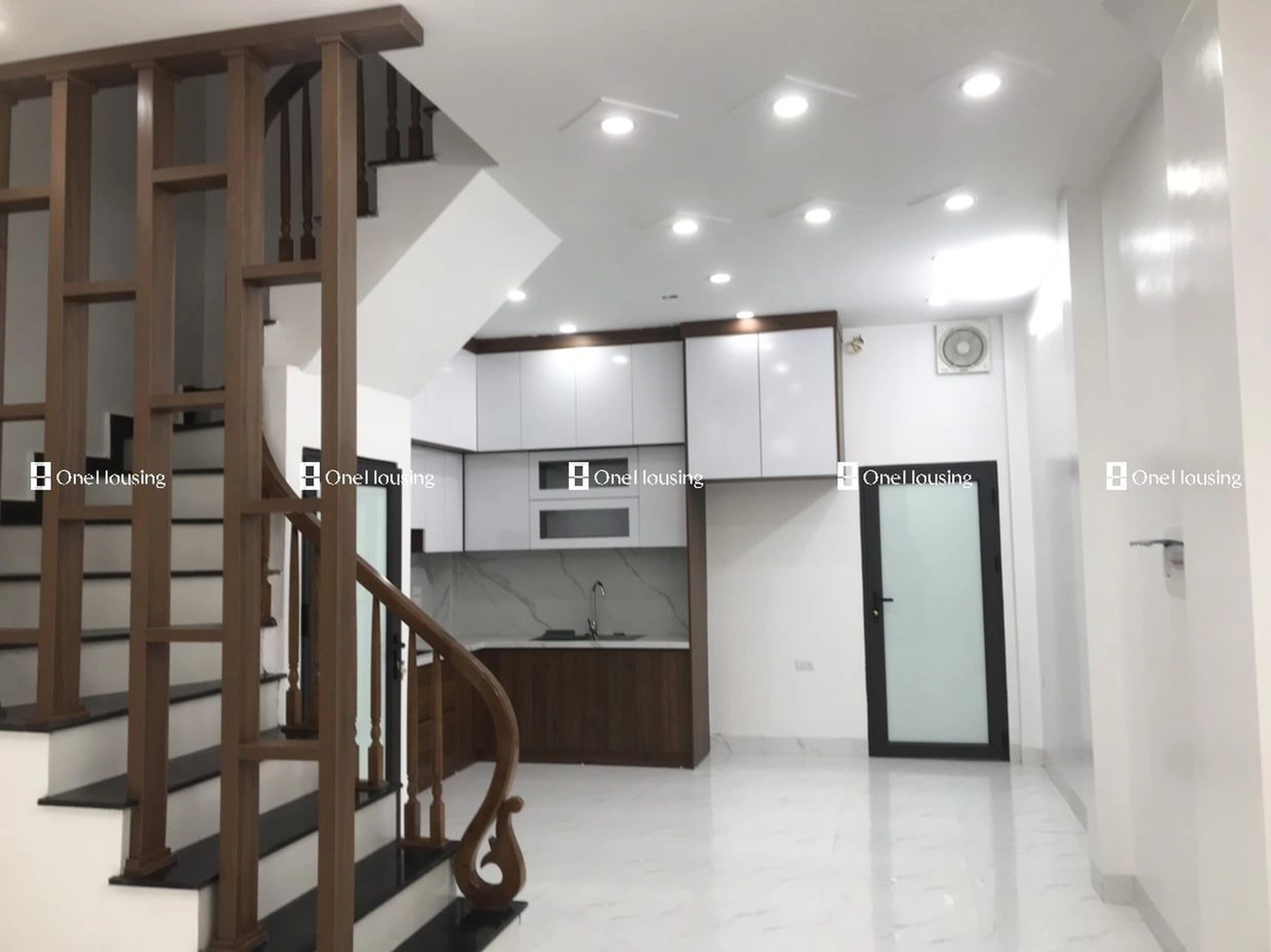 Nhà mặt ngõ 5 tầng cách đường Trần Khát Chân quận Hai Bà Trưng giá bao nhiêu?