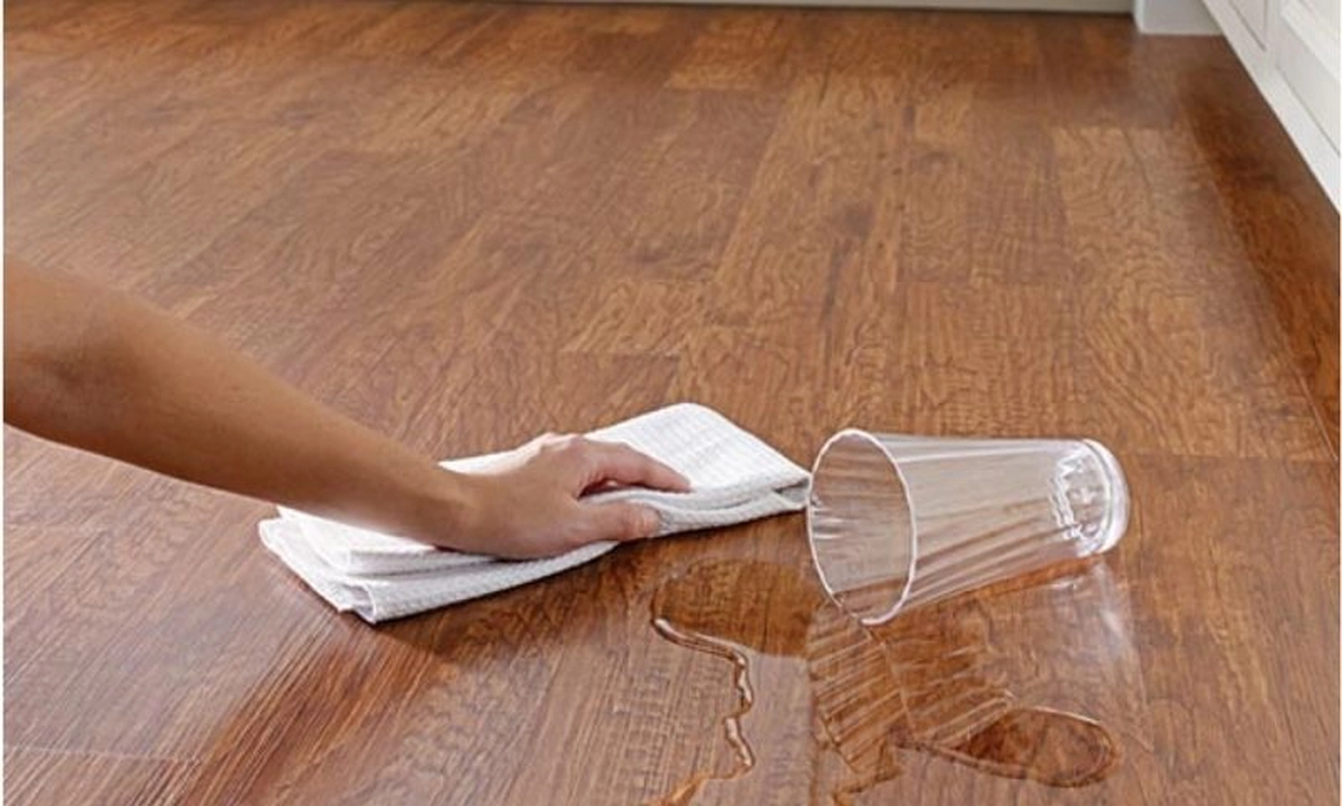 Cách giữ gìn sàn nhà gỗ vào những ngày nóng 