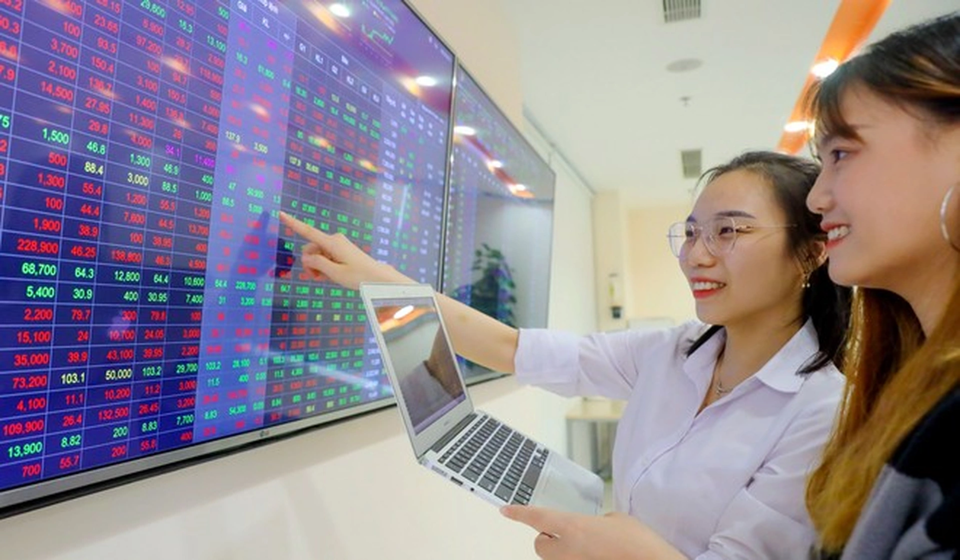 Công ty chứng khoán và vai trò của công ty chứng khoán là gì?
