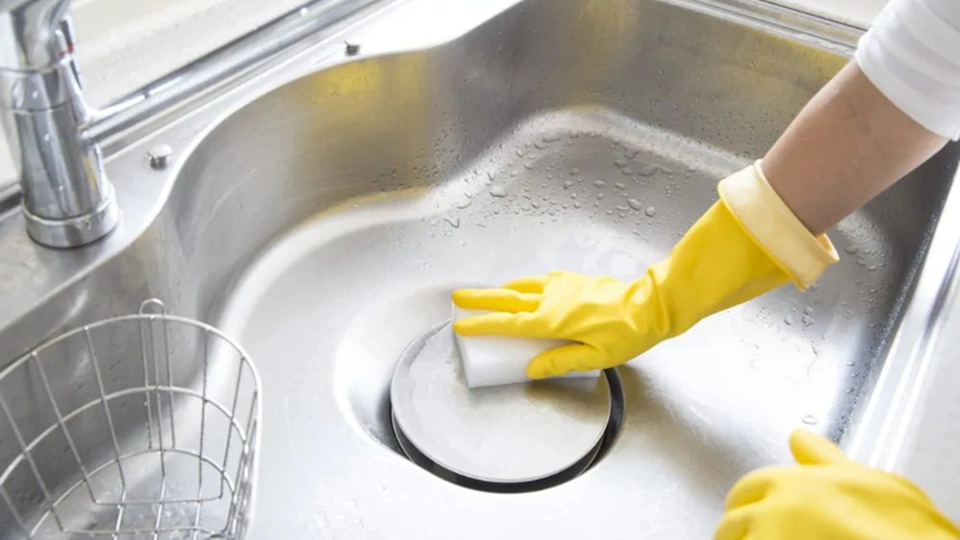 Làm thế nào để loại bỏ các vệt ố vàng trên bồn rửa bát?