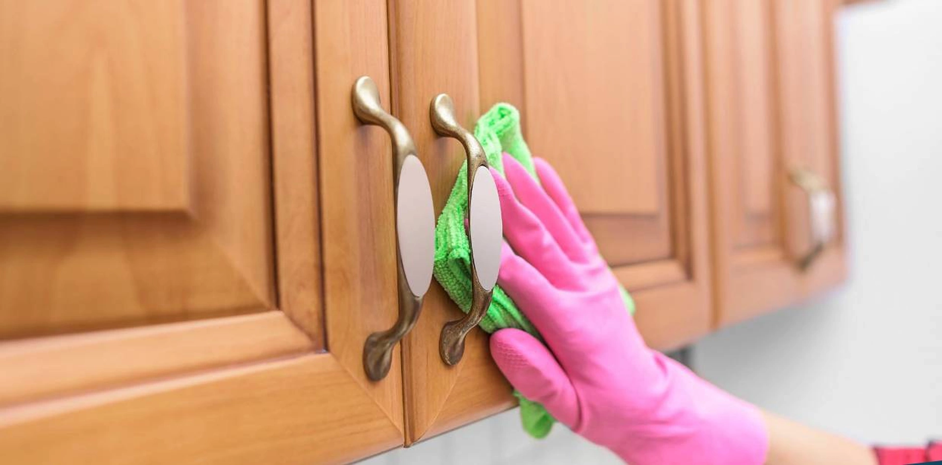 Làm thế nào để loại bỏ dầu mỡ trên tủ bếp một cách nhanh gọn?