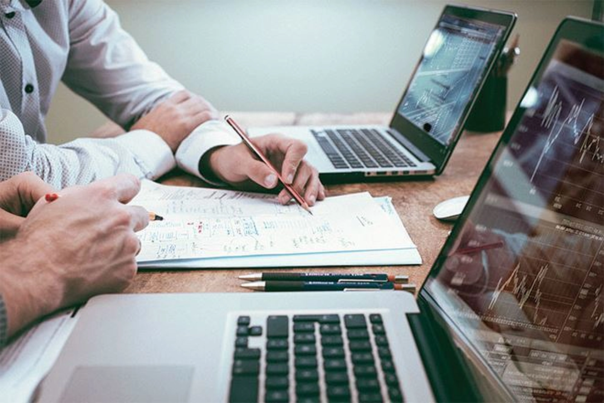 Tại sao nên cập nhật tin tức về thị trường tài chính để đầu tư dài hạn?