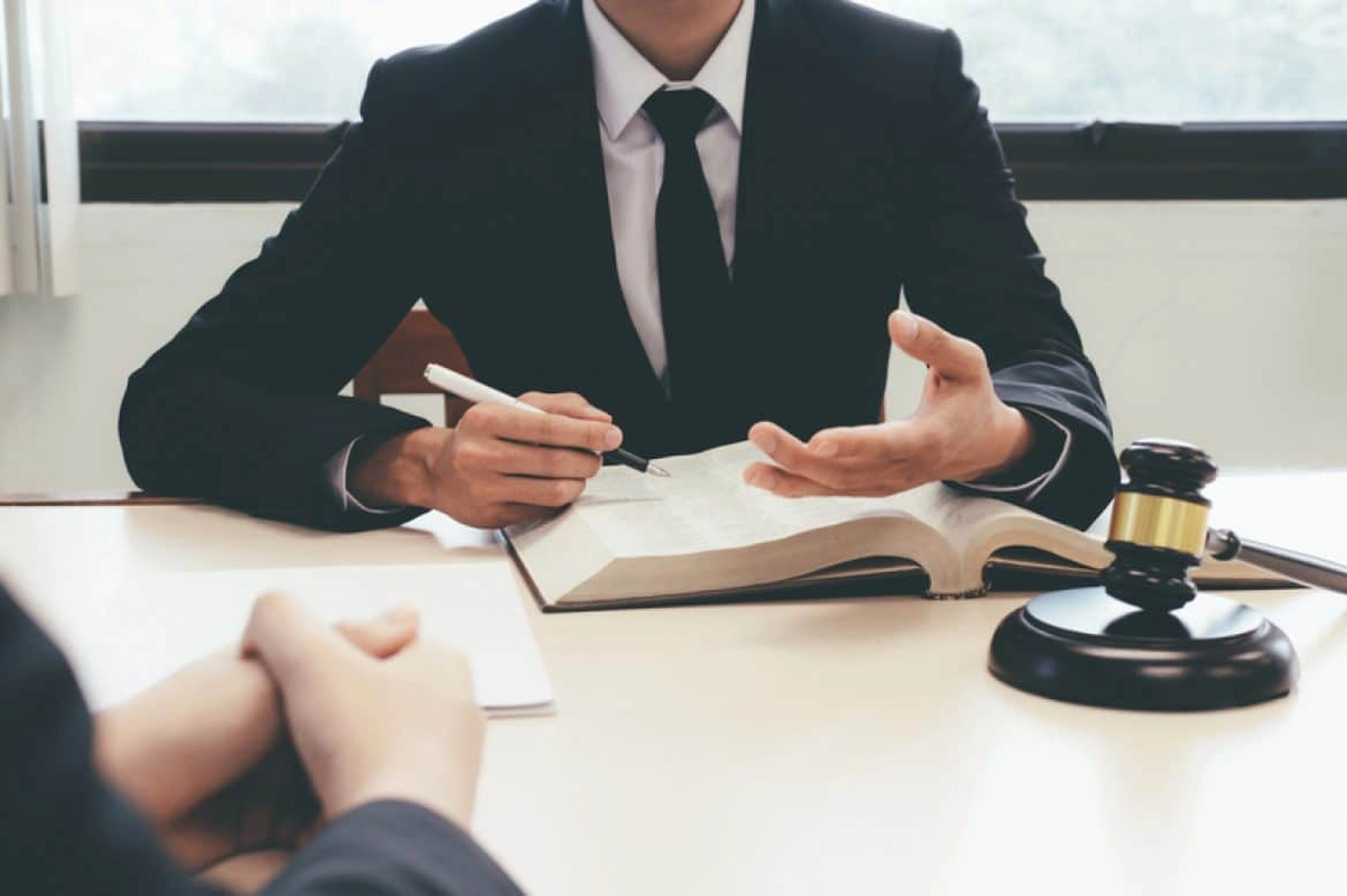Biểu phí quản lý tài sản đảm bảo trên bảng giá chứng khoán VPS được tính như thế nào?