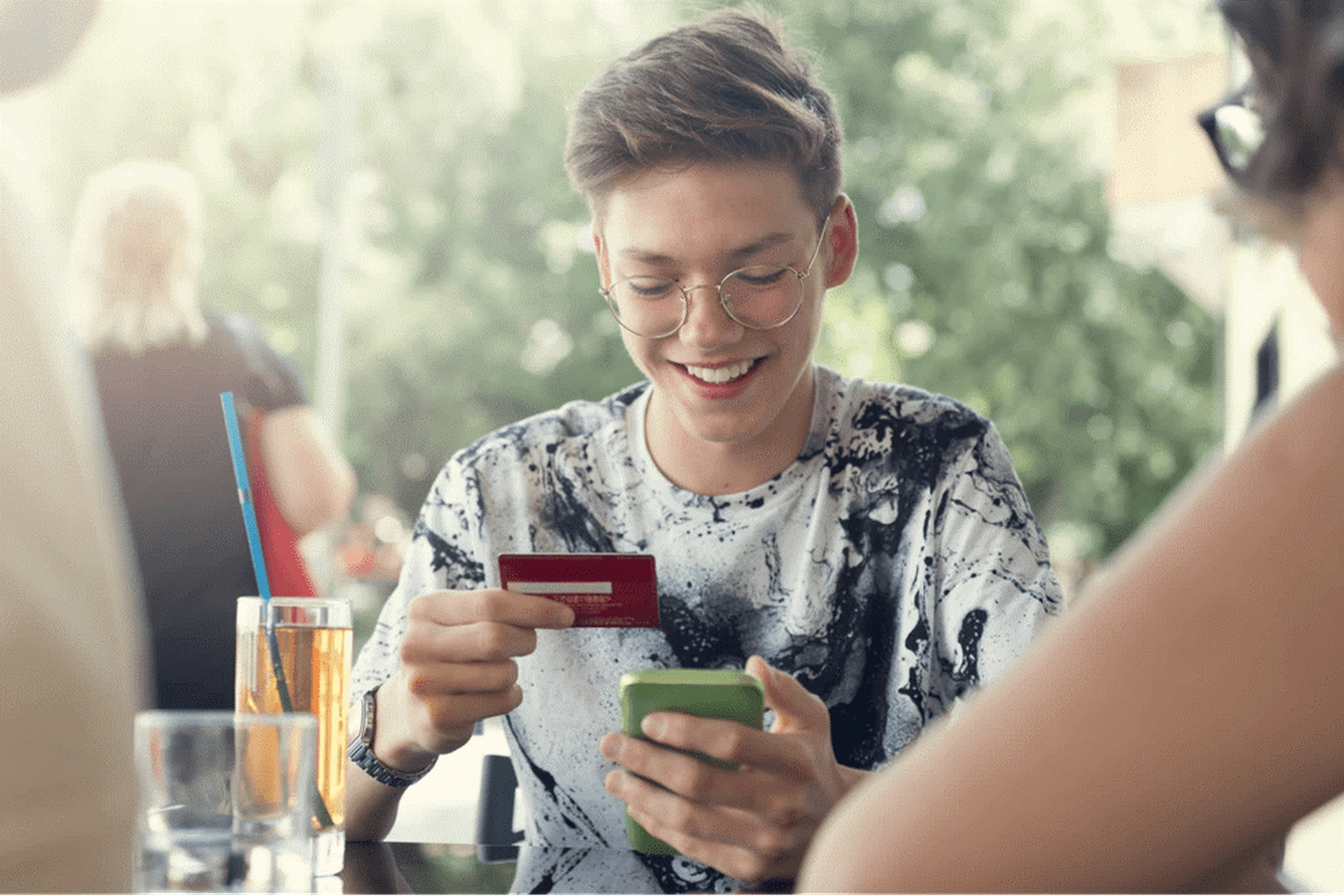 Khách hàng dưới 18 tuổi có được đăng ký e-banking HD Bank không?