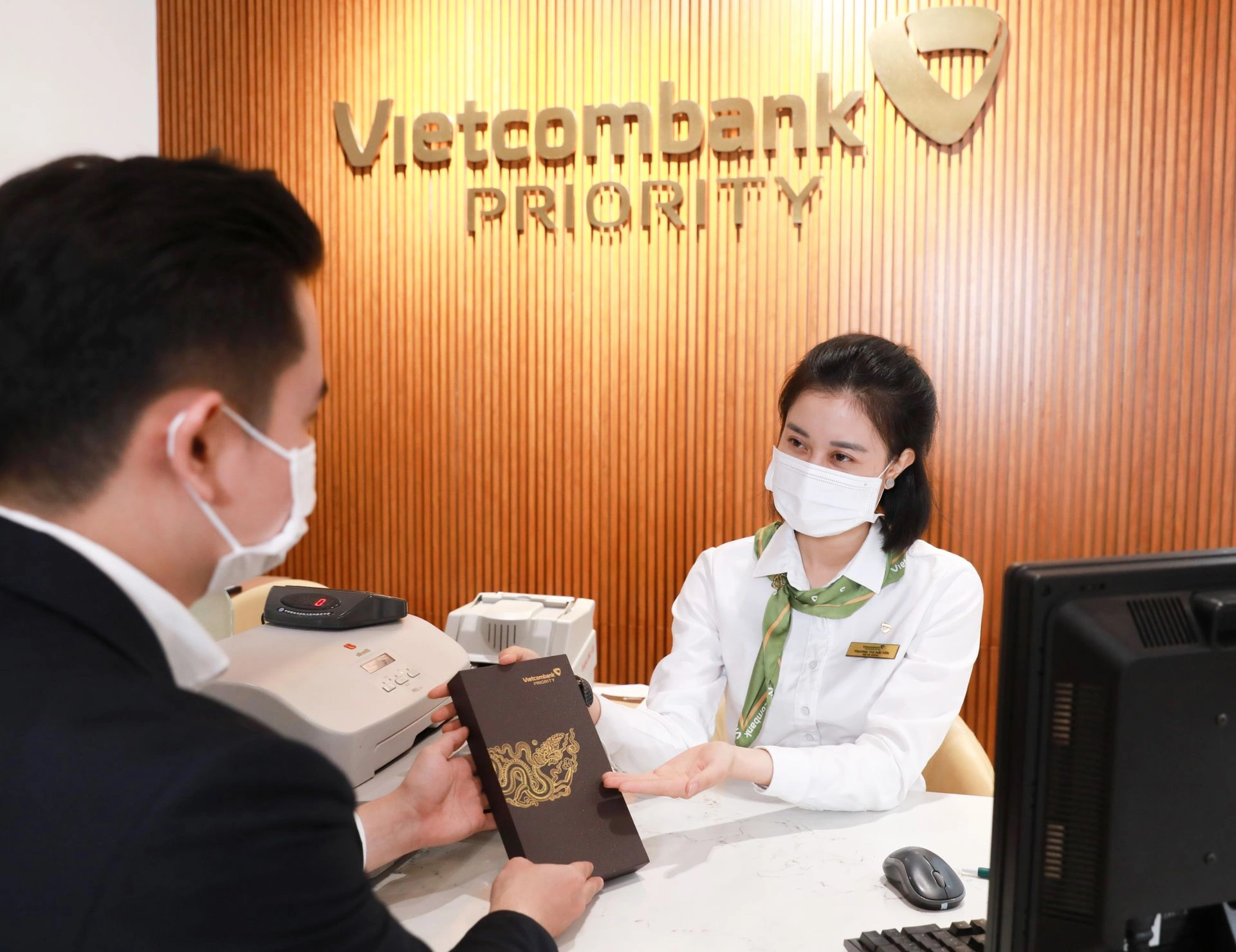 Biểu phí giao dịch chứng khoán cơ sở tại VCBS dành cho Khách hàng Vietcombank Priority ra sao?