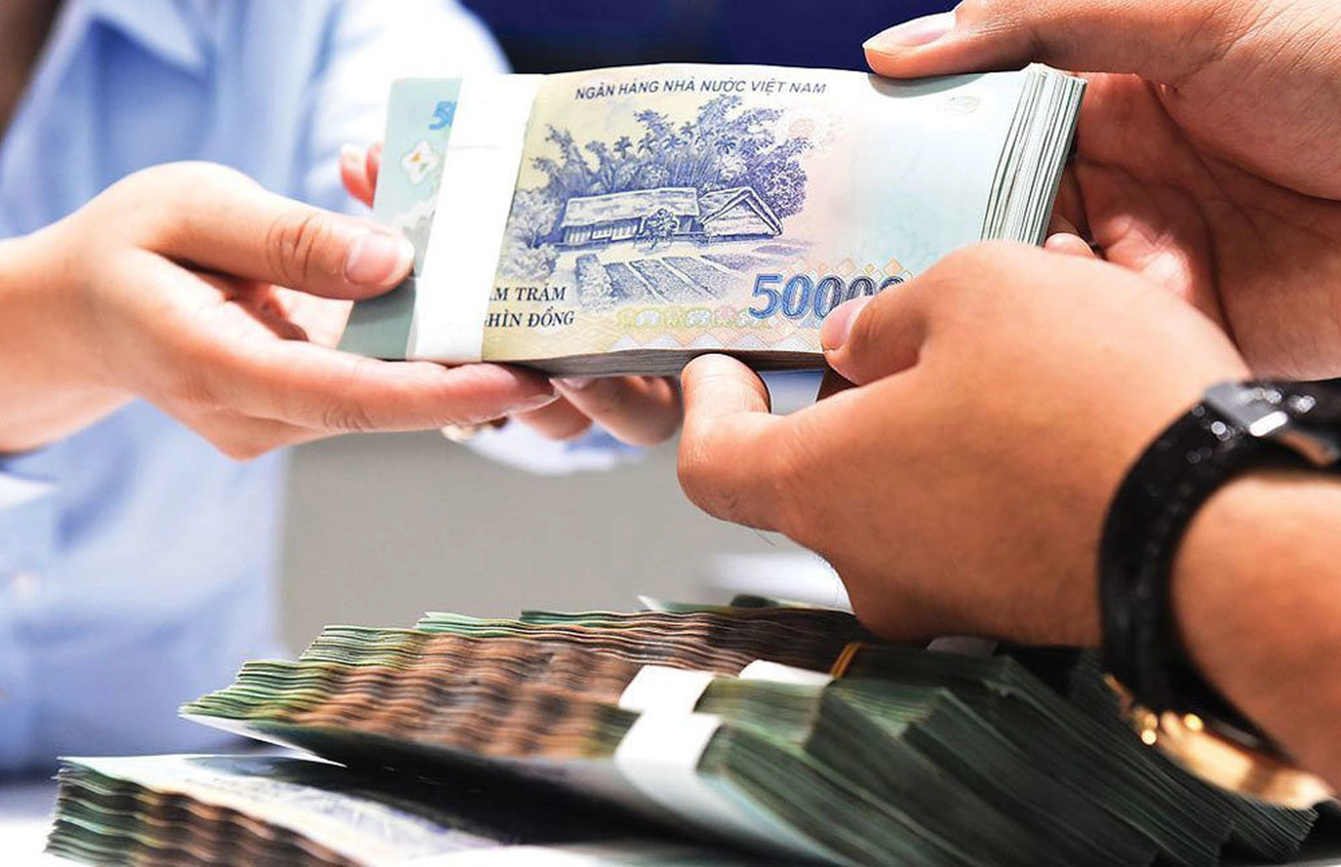Có thể rút tiền từ sổ tiết kiệm tại chi nhánh khác ngân hàng không?