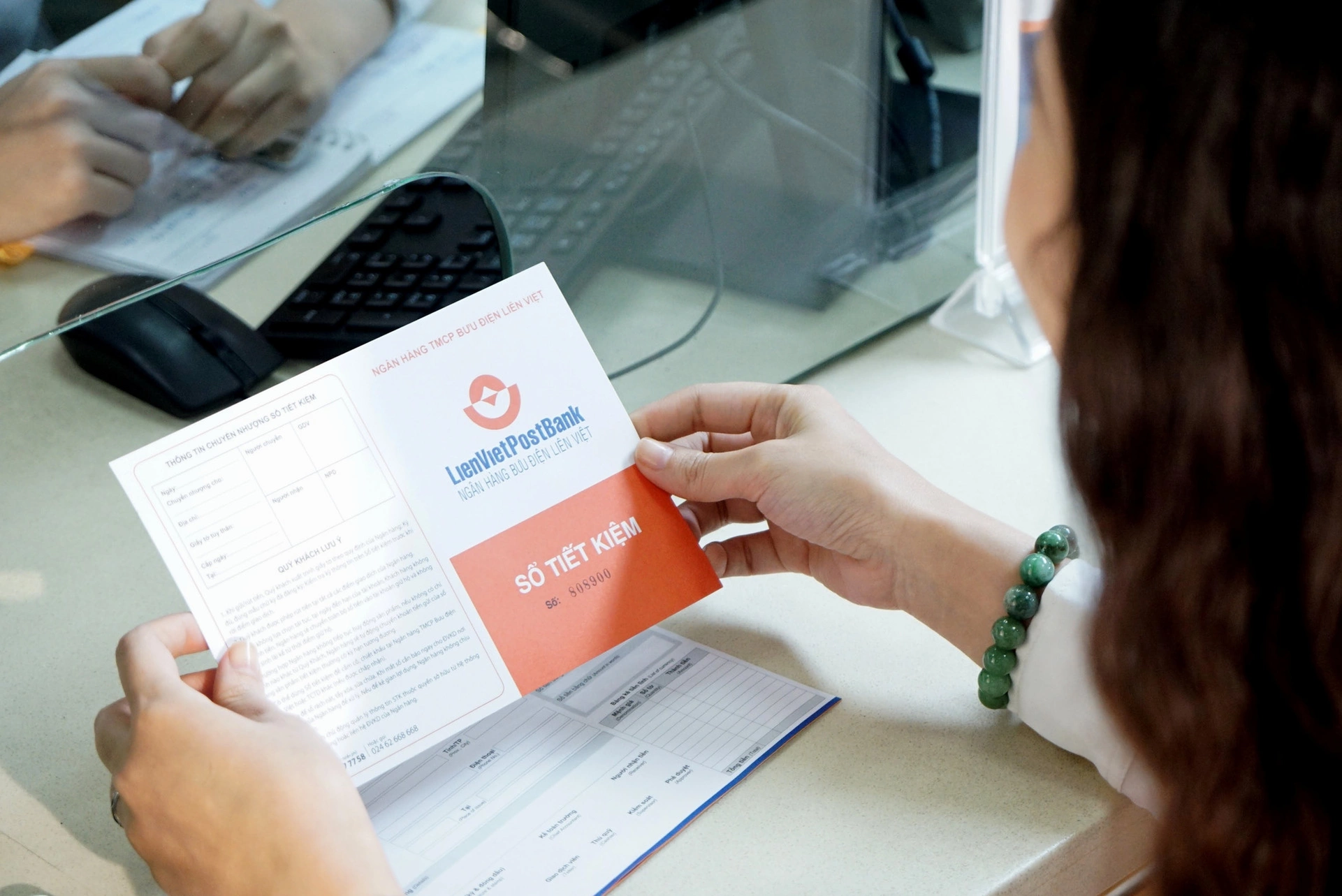 Lãi suất và thời gian đáo hạn sổ tiết kiệm có thay đổi khi chuyển nhượng không?
