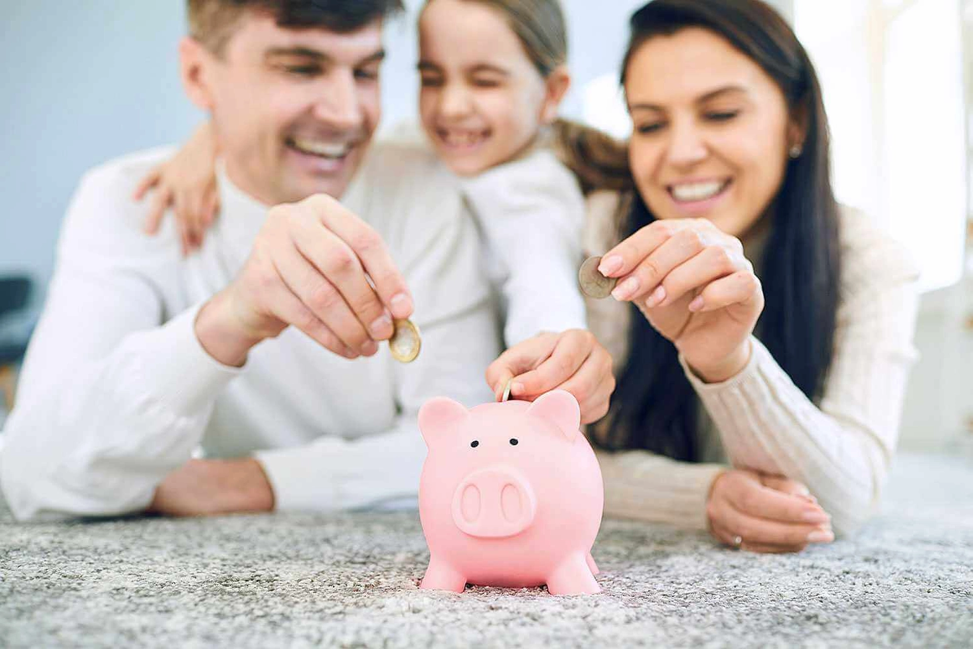 Có thể mở sổ tiết kiệm cho người thân không?