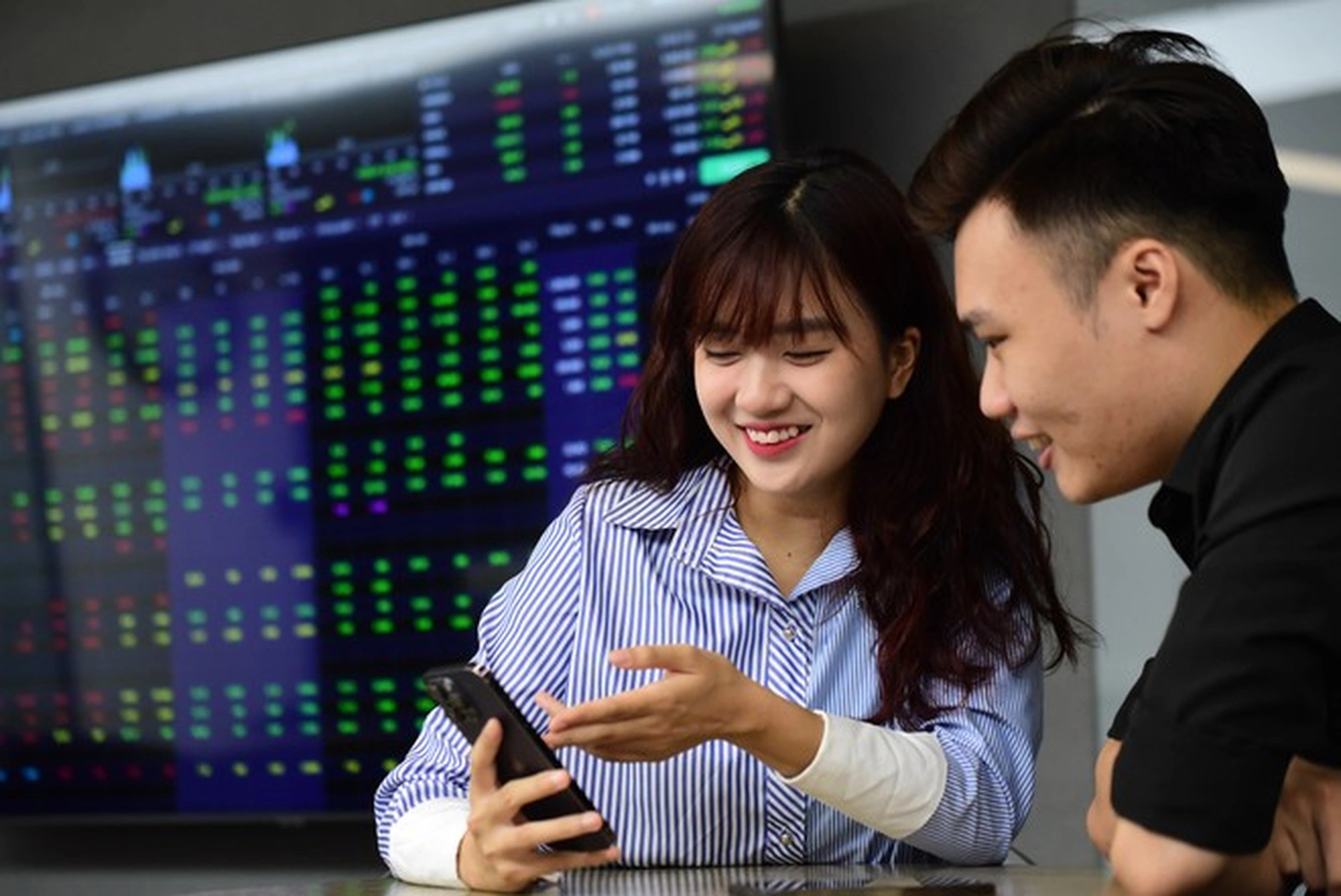 Nhà đầu tư có thể ghim mã chứng khoán lên trên bảng giá được không?