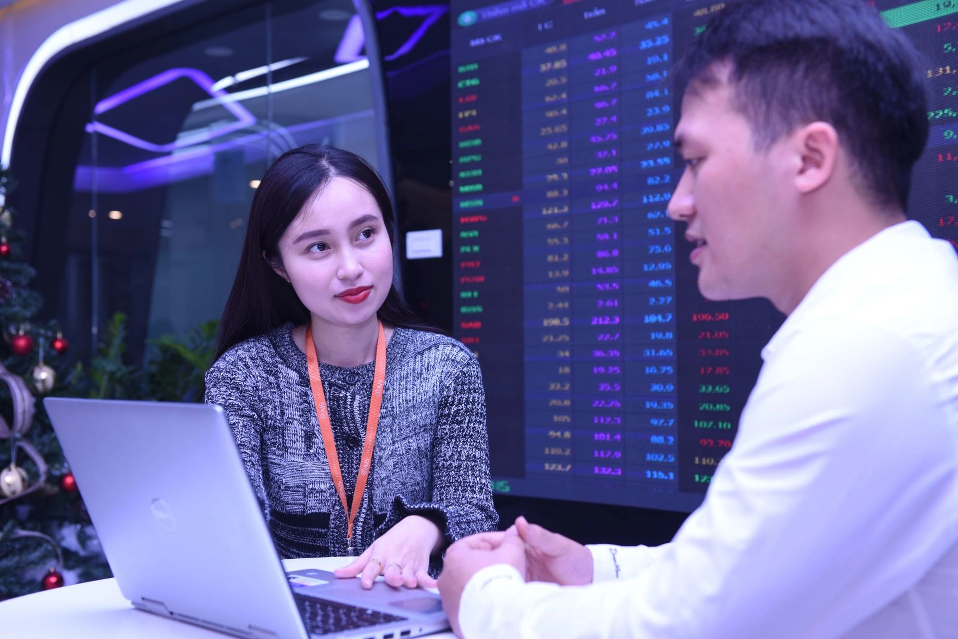 Chứng chỉ quỹ mở mang lại lợi ích gì cho nhà đầu tư giữa bối cảnh tài chính biến động?