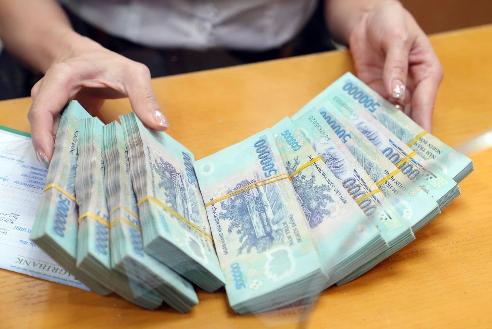 Lãi suất tín phiếu ảnh hưởng như thế nào đến hệ thống ngân hàng thương mại?