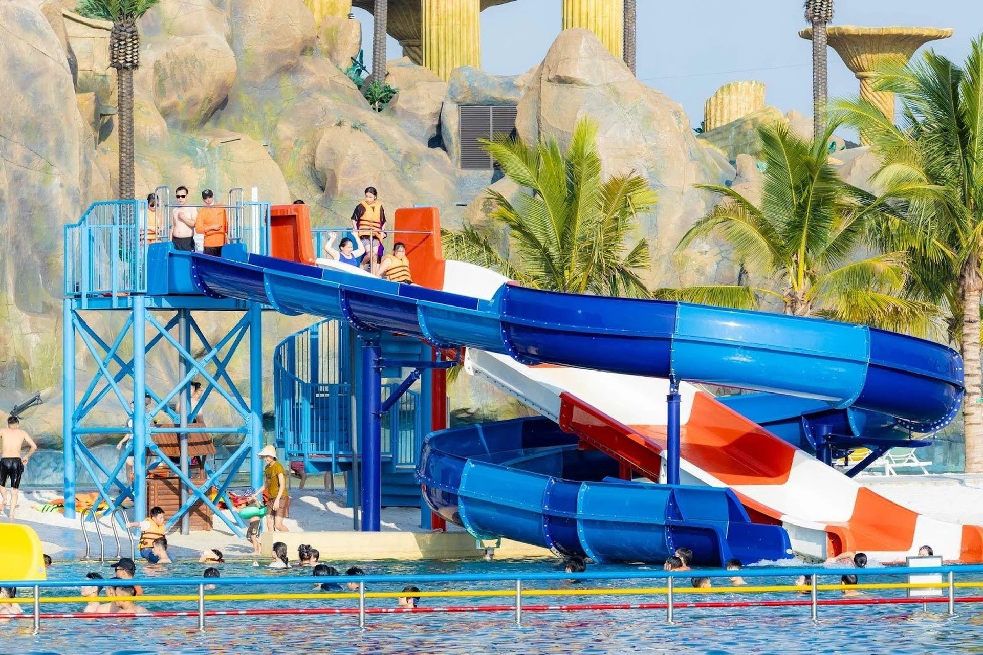 Một số kinh nghiệm tham quan vui chơi khi thuê homestay Ocean Park là gì?