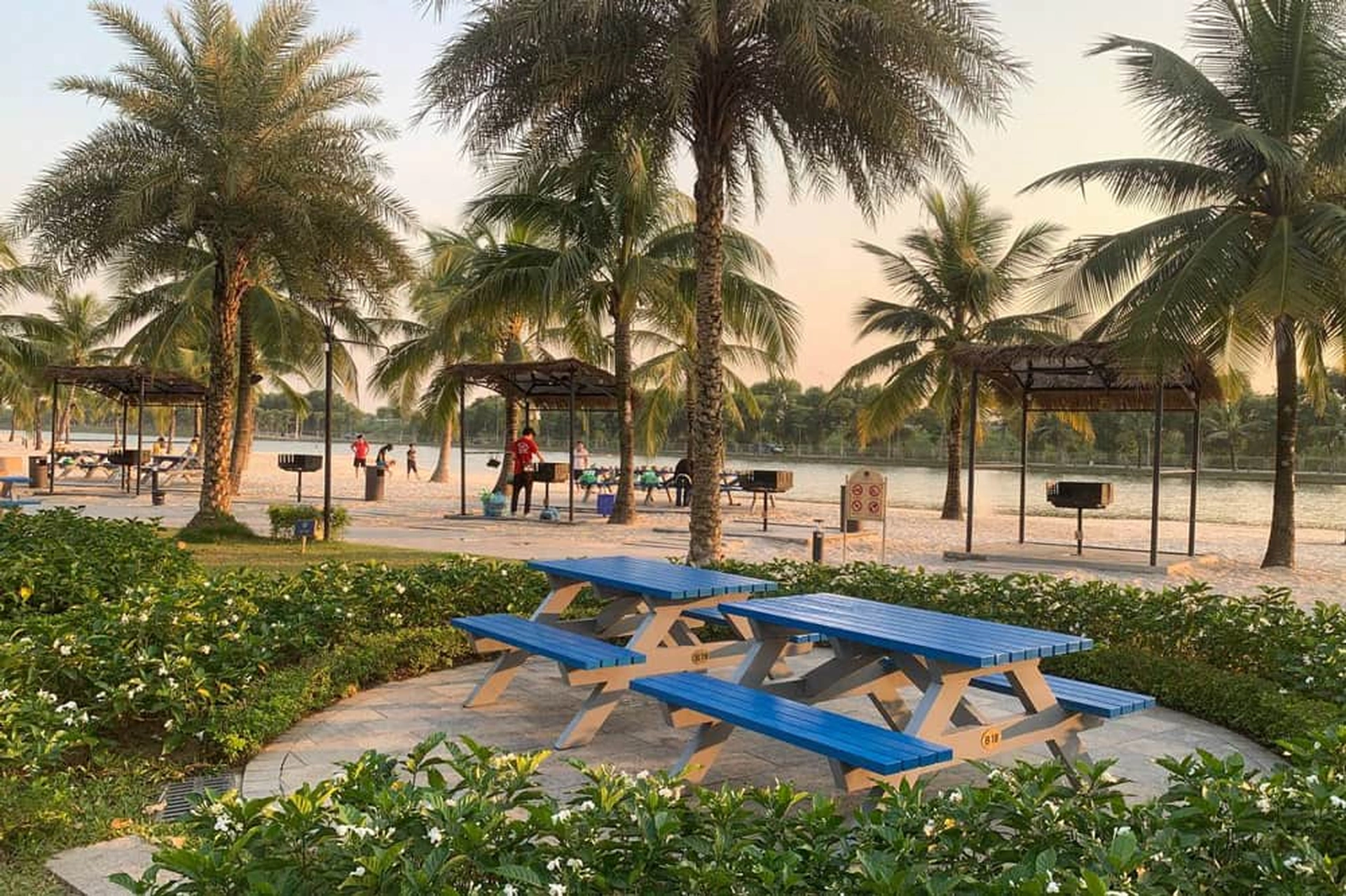 Hệ thống công viên đa năng mang đến những trải nghiệm gì cho người thuê phòng Vinhomes Ocean Park theo ngày?