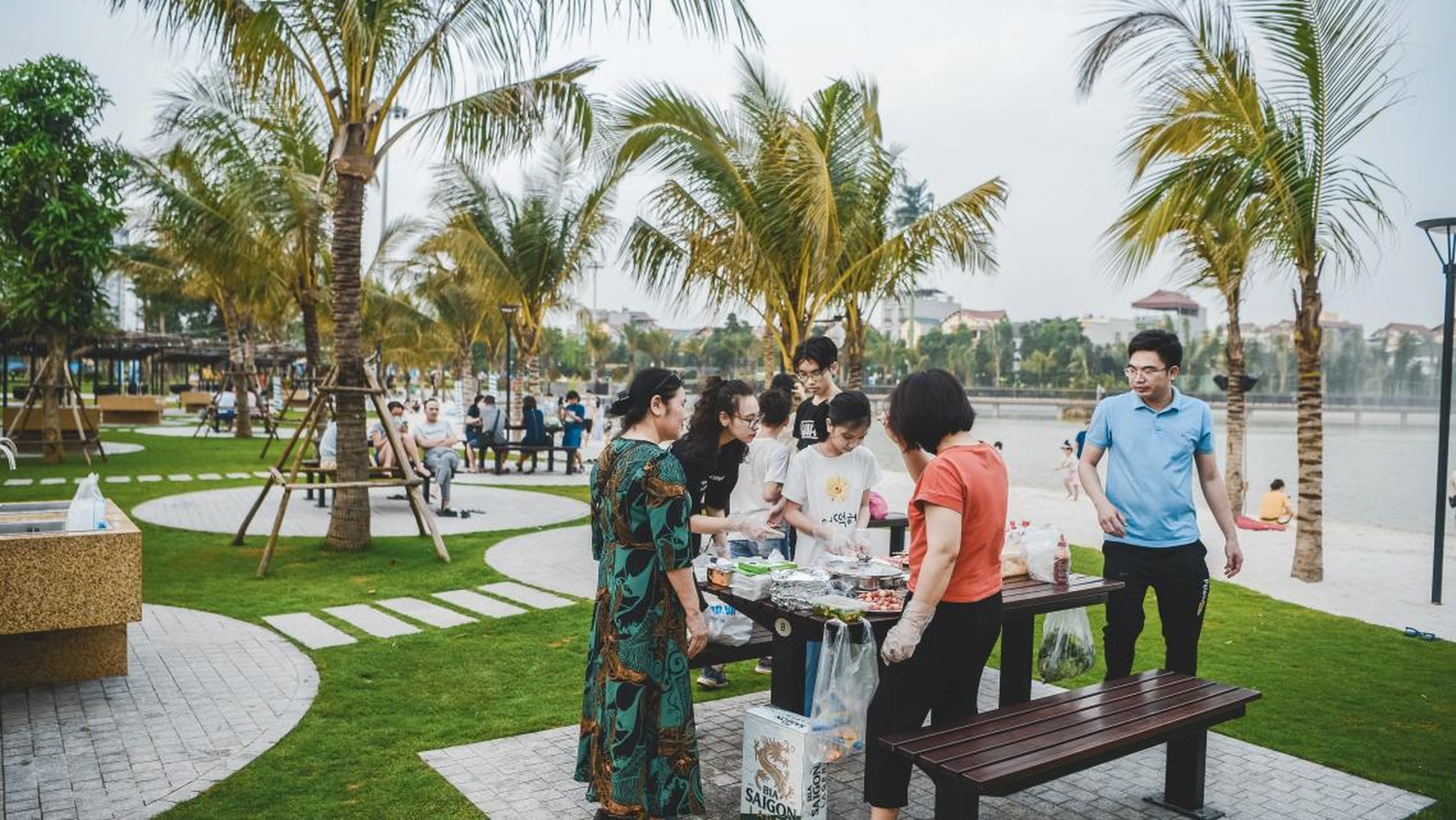 Giá vé đặt chỗ cho khách thuê vườn nướng BBQ tại Vinhomes Smart City là bao nhiêu?