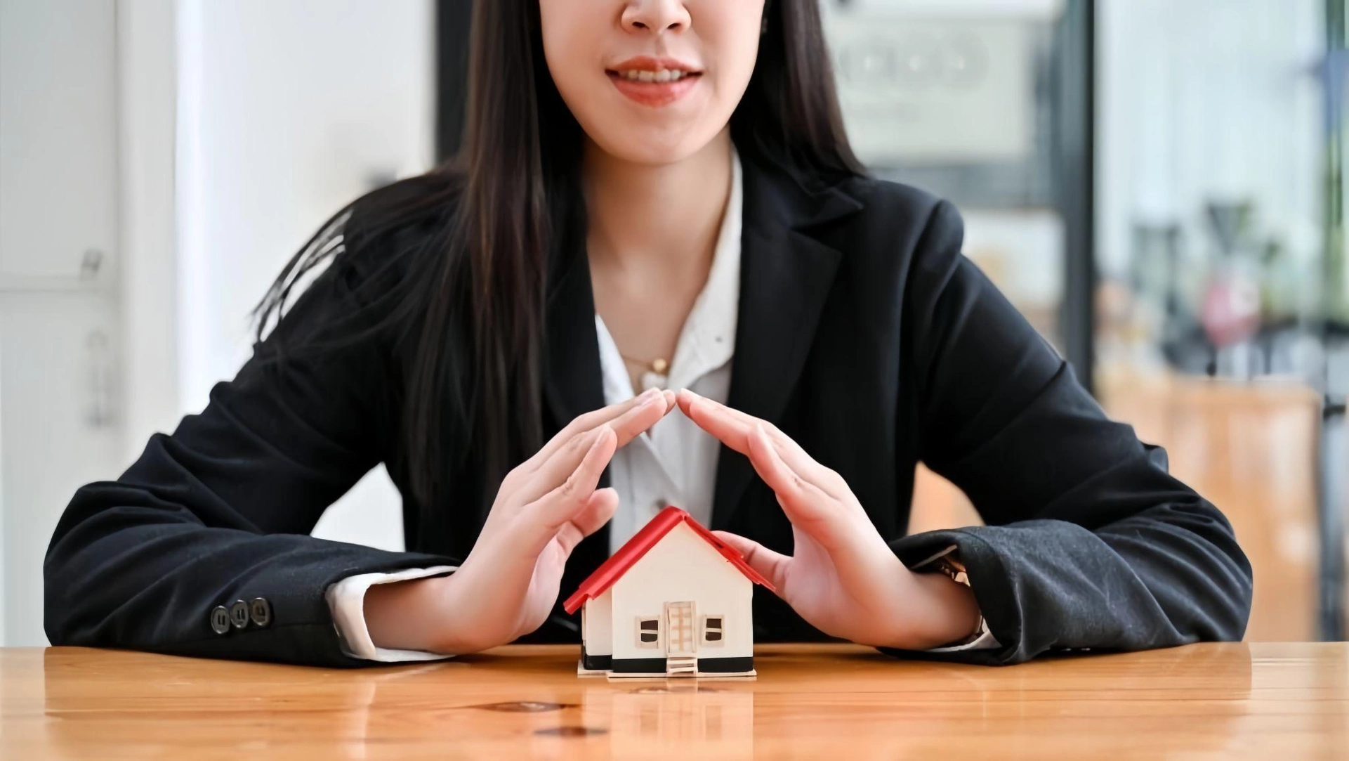 Quyền lợi và nghĩa vụ của cá nhân môi giới theo luật kinh doanh bất động sản mới nhất là gì?