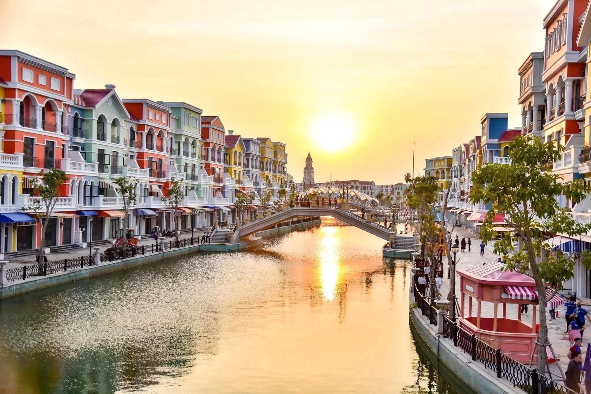 Phân khu The Venice có gì đặc biệt mà thu hút được nhiều khách thuê homestay Ocean Park tham quan?