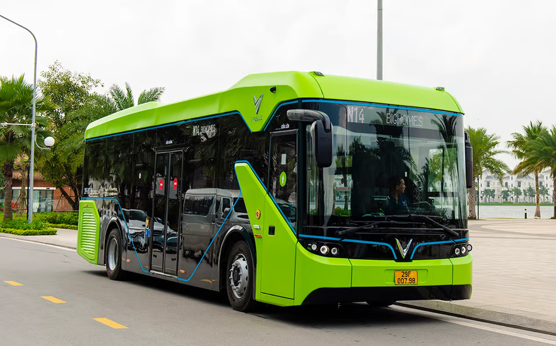 Khách thuê nhà Vinhomes Smart City có thể đến Vinhomes Royal City bằng phương tiện nào?