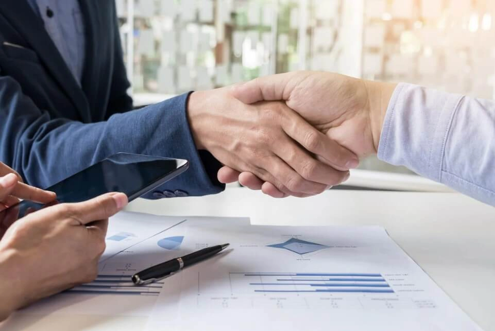 Tuổi Canh Thìn 2000 nên hợp tác làm ăn với tuổi nào trong năm 2025 để thành công lớn?