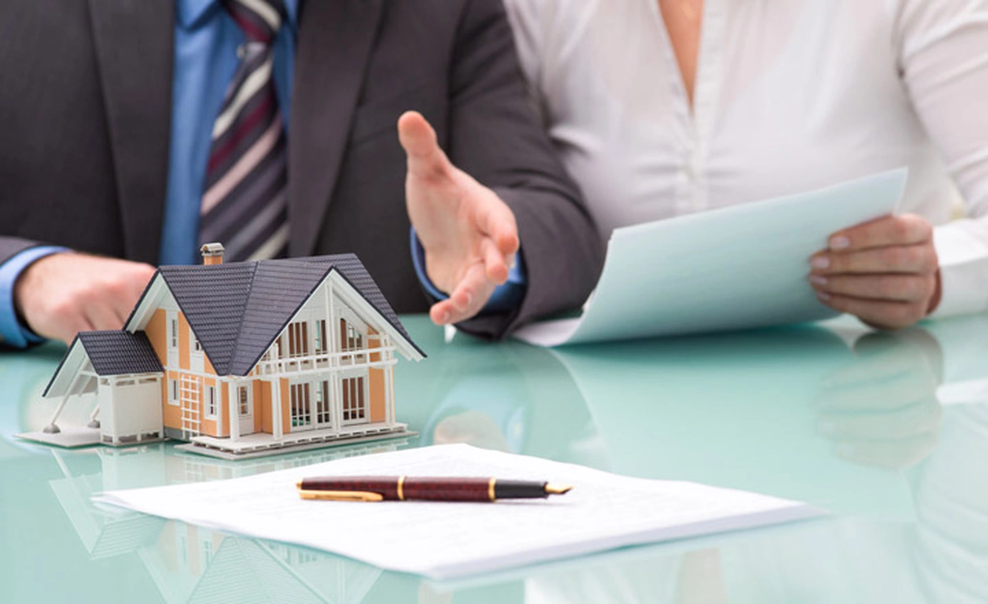 Hợp đồng đặt cọc mua căn hộ chung cư: Mẫu tài liệu và những điều cần biết