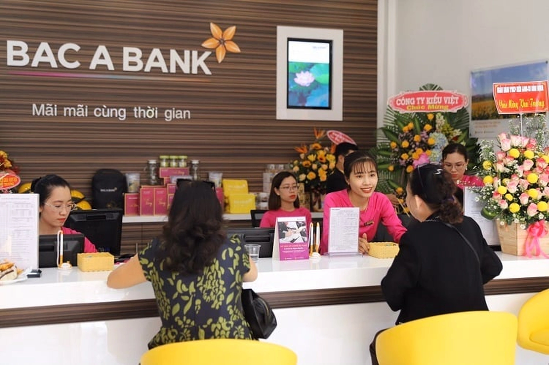 Lãi suất ngân hàng hôm nay 26/4/2025: Các ngân hàng lớn tăng nhẹ