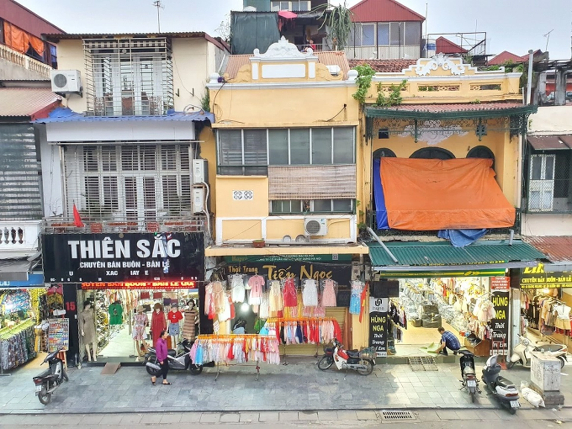 Nhà mặt phố trung tâm Hà Nội tăng nhiệt: Giá “chạm nóc” vẫn không làm nản lòng nhà đầu tư