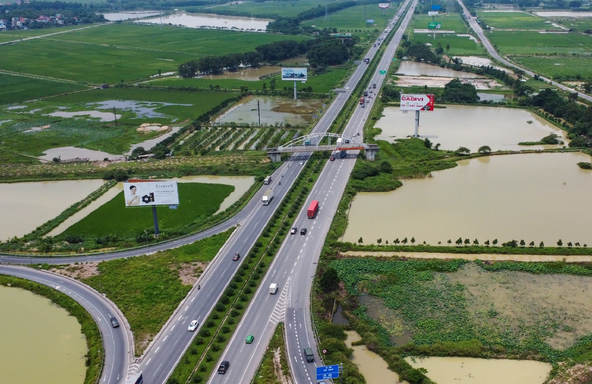 Quốc lộ 18 đoạn Bắc Ninh - Nội Bài sắp lên cao tốc 6 làn: Giải pháp cho tuyến đường quá tải?