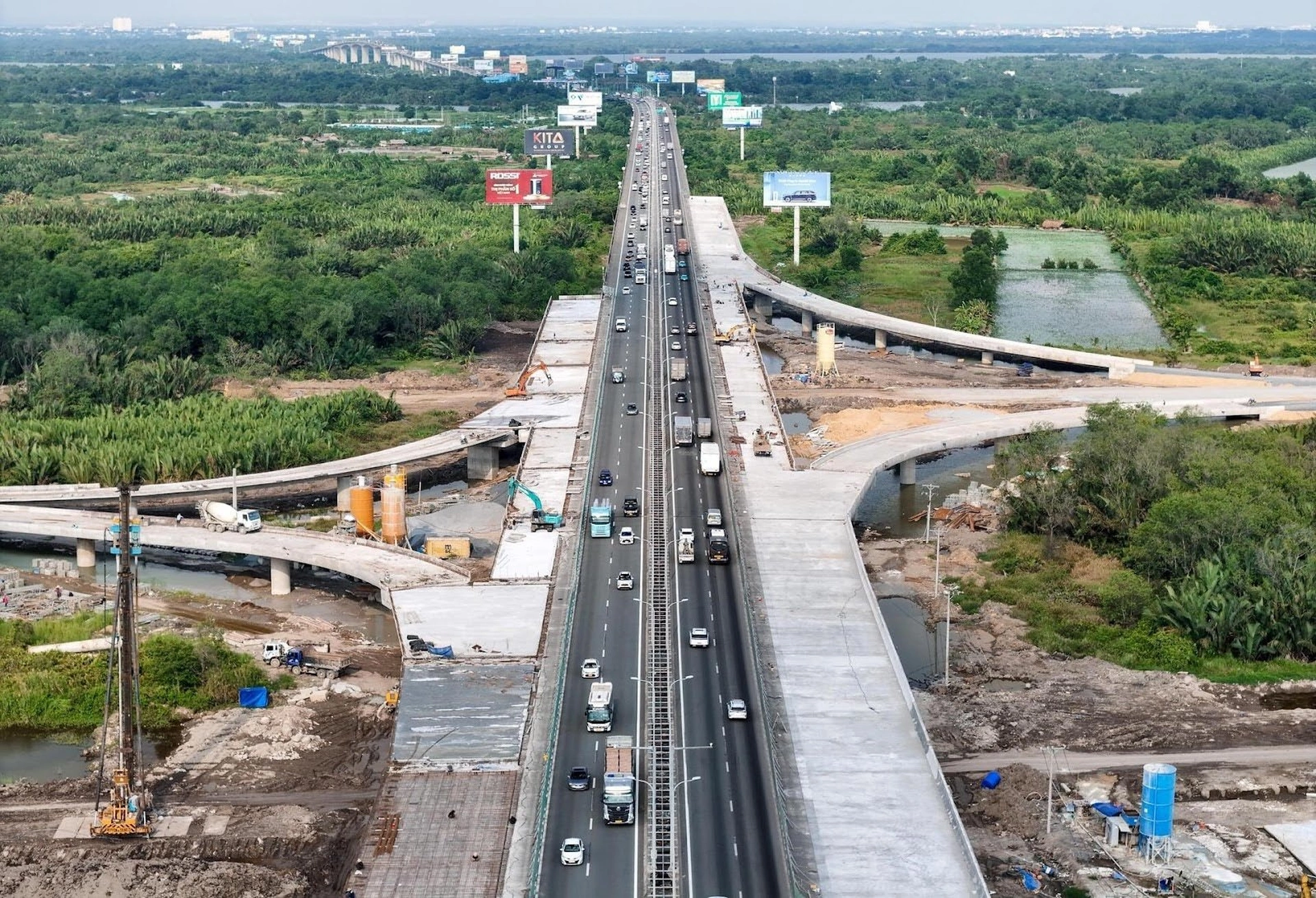 Vành đai 3 qua Thủ Đức tăng tốc: Gần 14 km đường trên cao đã thành hình