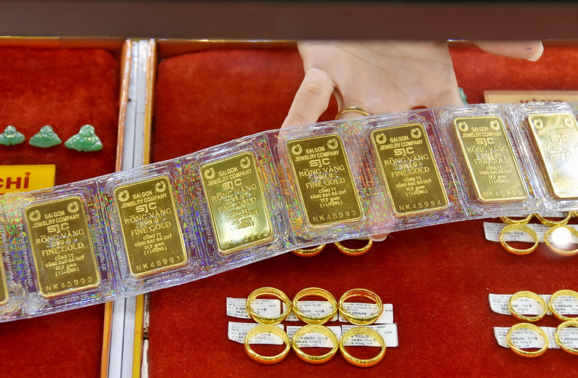 Giá vàng hôm nay 11/6/2025: Chạm mốc 118,5 triệu đồng/lượng