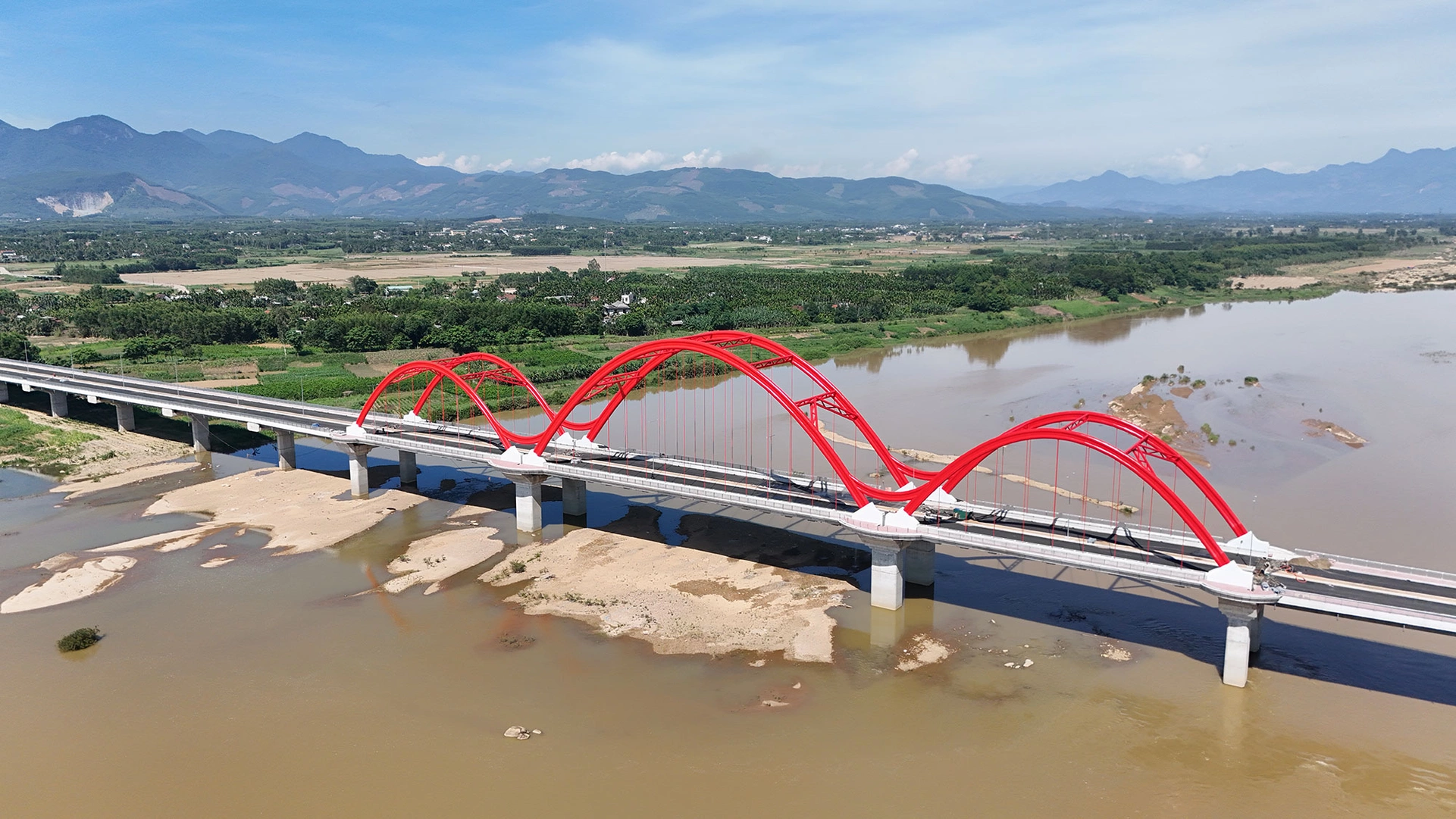Cầu Trà Khúc 3 - Biểu tượng hạ tầng mới của Quảng Ngãi, sắp thông xe cuối tháng 6/2025