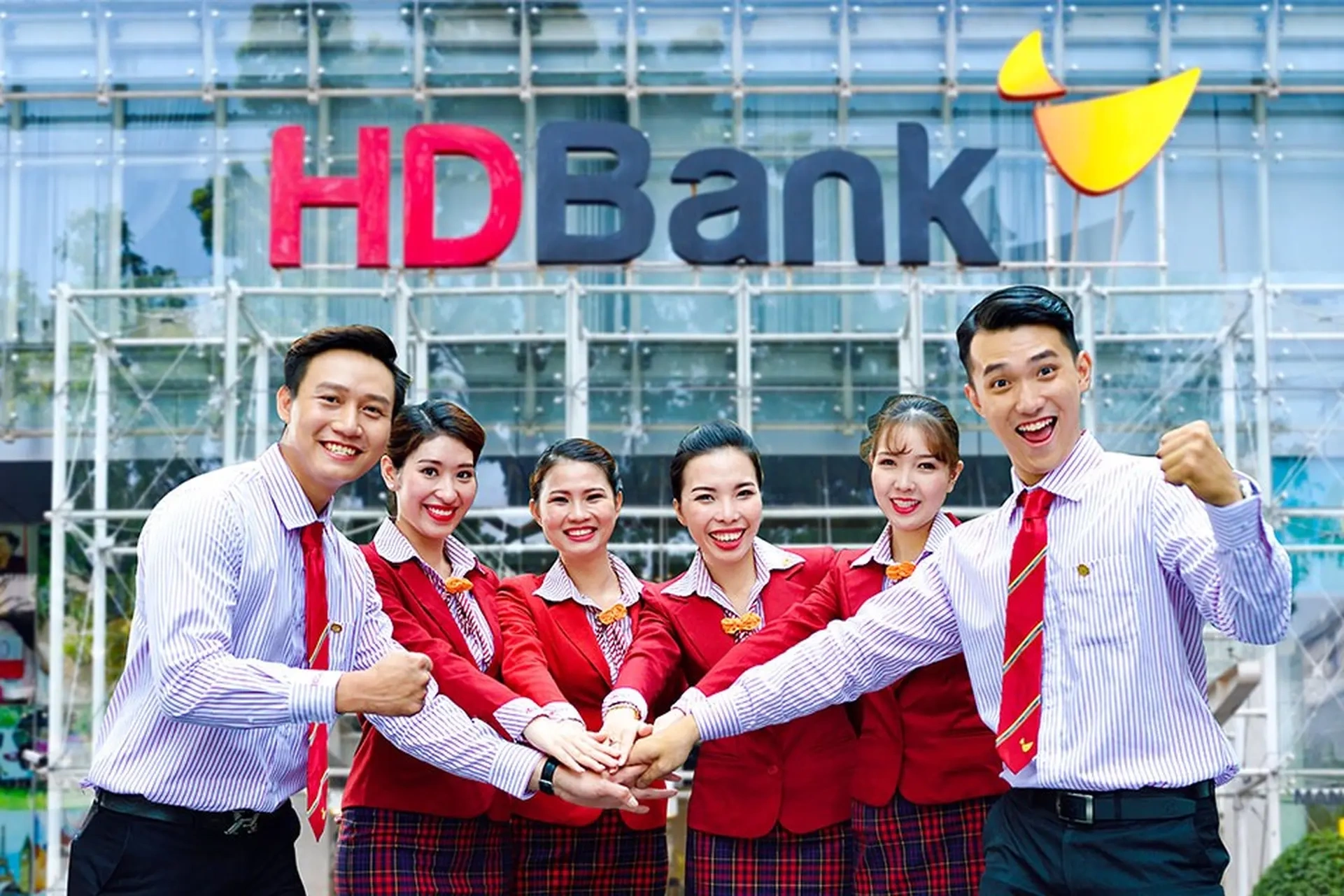 Lãi suất ngân hàng hôm nay 17/6/2025: HDBank tăng mạnh lên 6,1%/năm