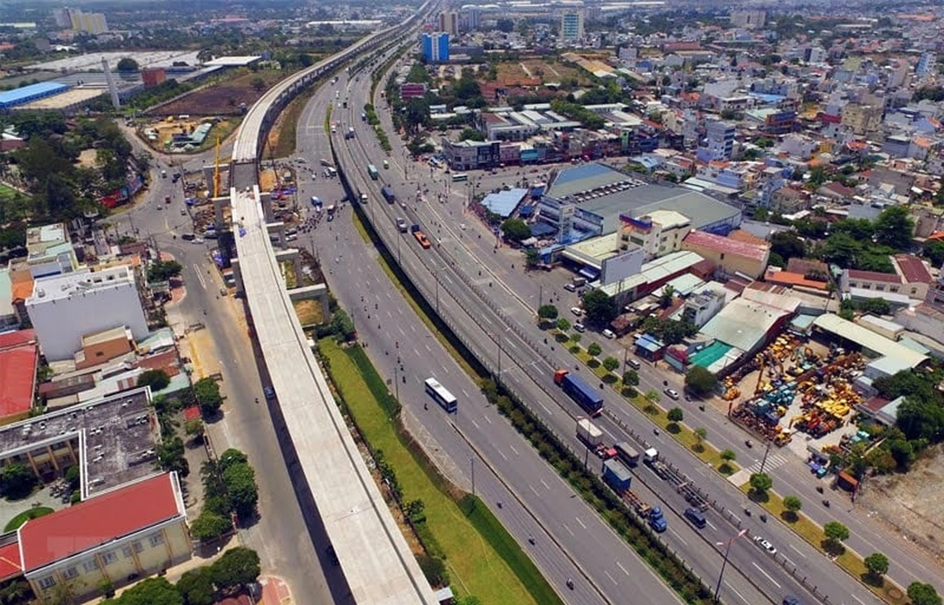 Sốt đất lan từ khu Đông sang khu Nam TP.HCM: Nhà đầu tư rục rịch đón sóng hạ tầng