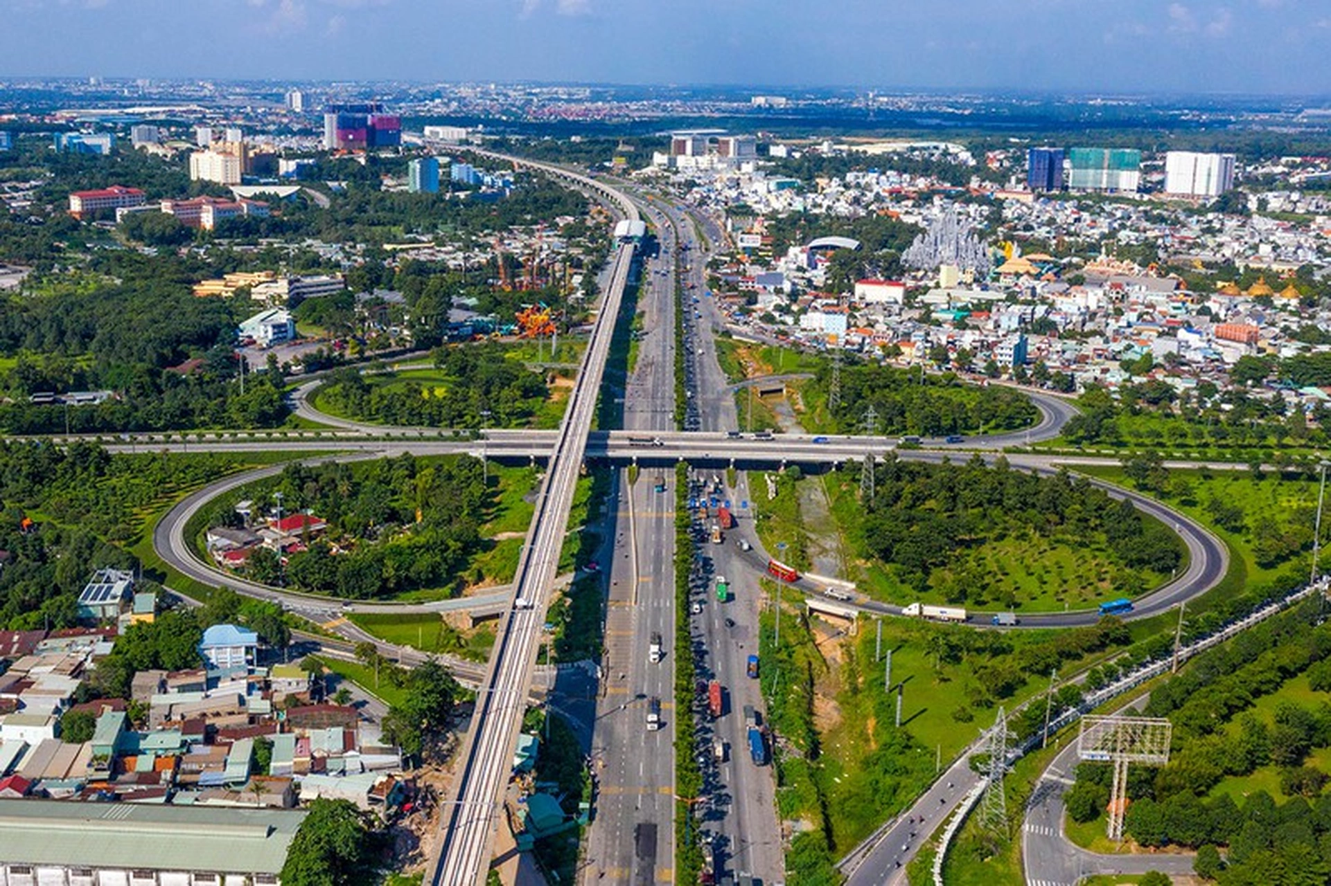 Quy hoạch giao thông TP.HCM đến 2040: Bất động sản hưởng lợi ra sao?