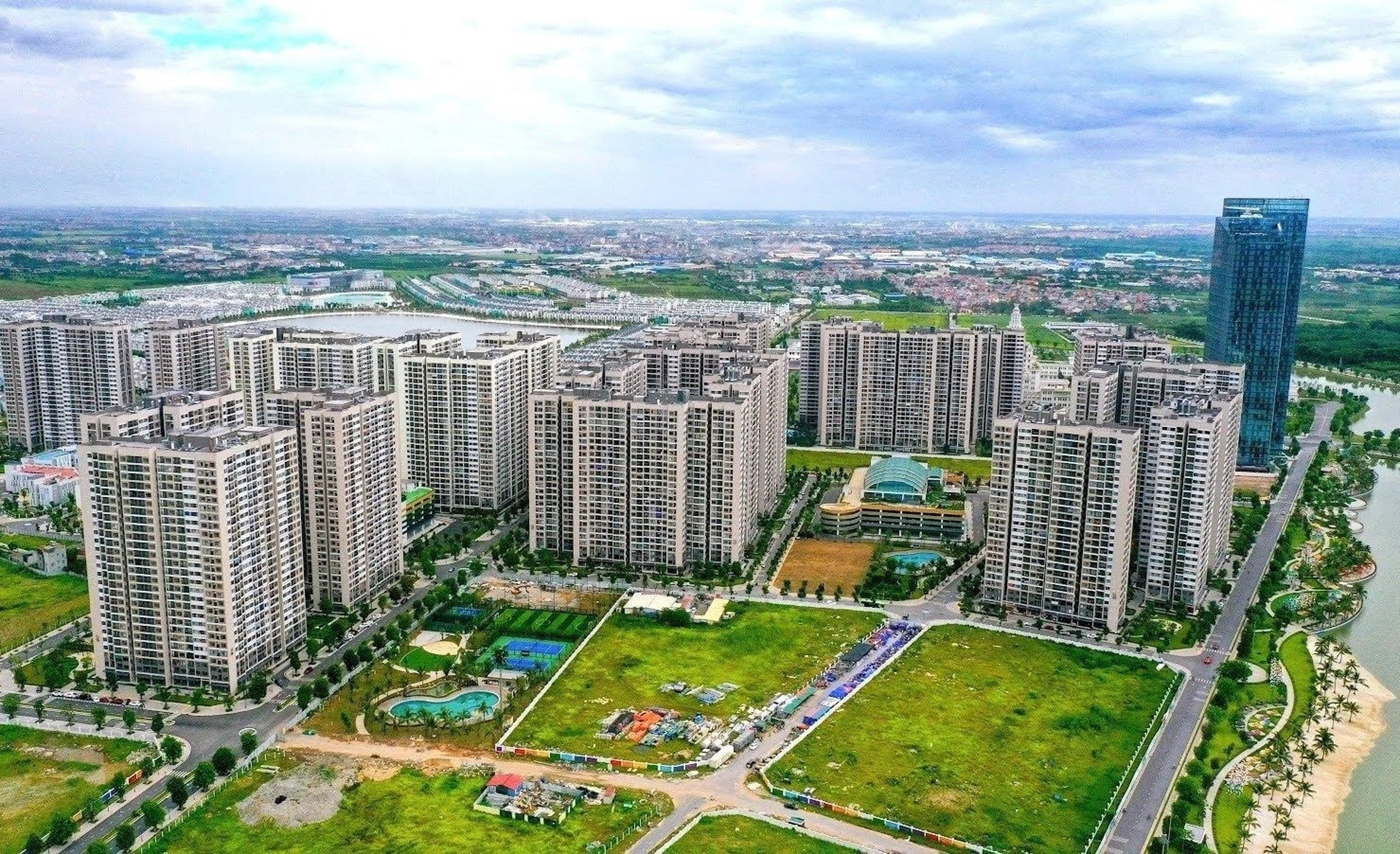 Bất động sản thứ cấp Hà Nội nửa đầu 2025: Giao dịch giảm 20%, cao tầng hồi phục rõ rệt từ quý II