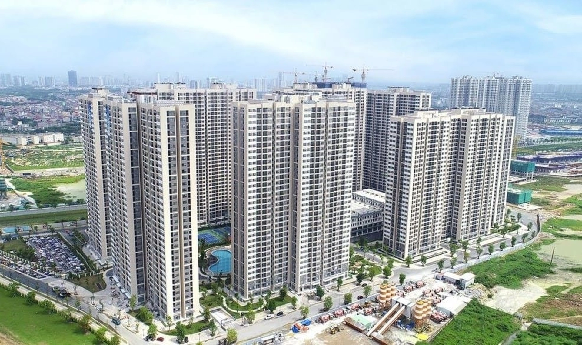 Dự báo thị trường căn hộ sơ cấp nửa sau 2025: Kịch bản nào cho Hà Nội và TPHCM?